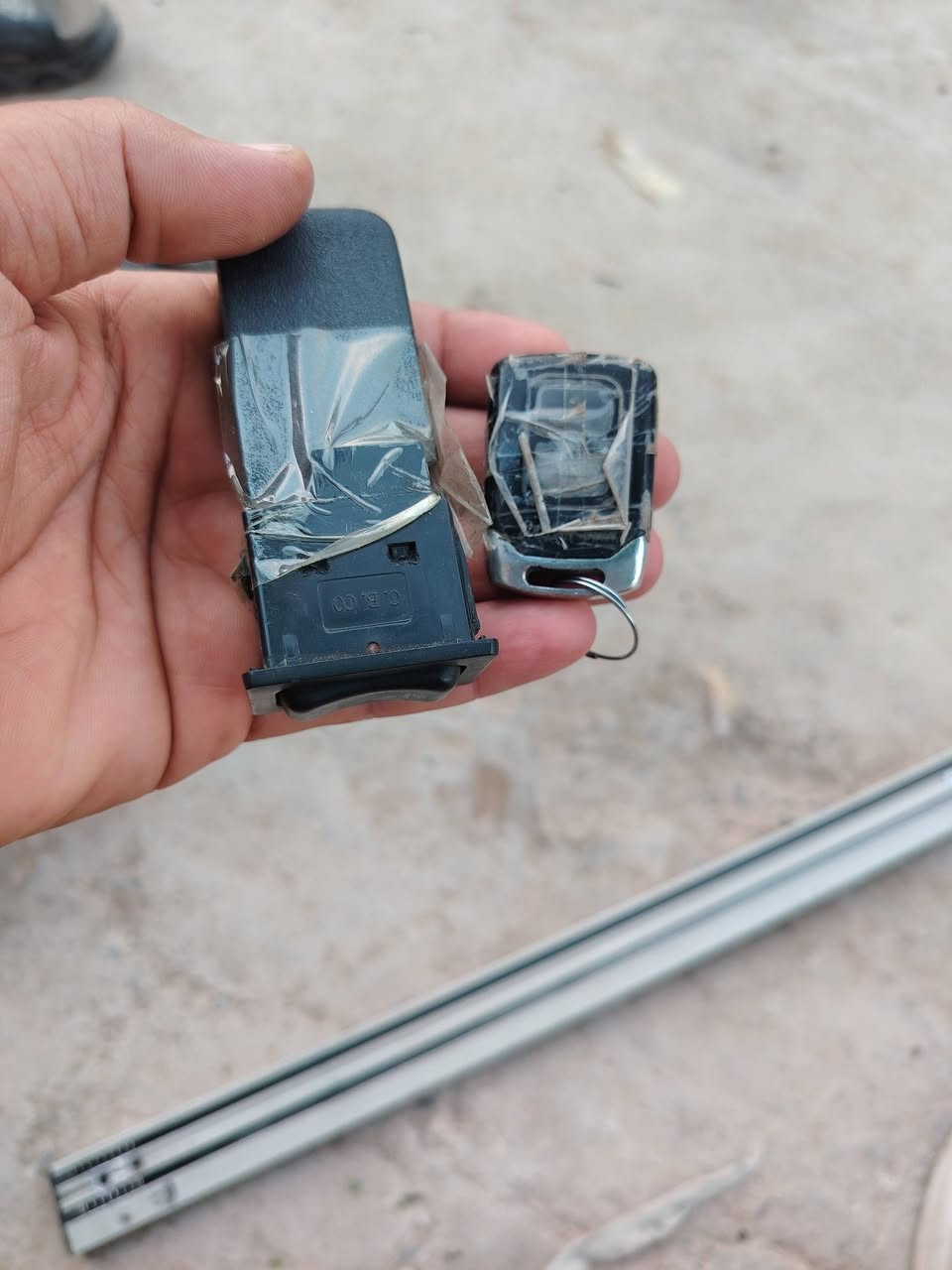 باب كهرباء • نيسان ناصية • بصمات اثنين
