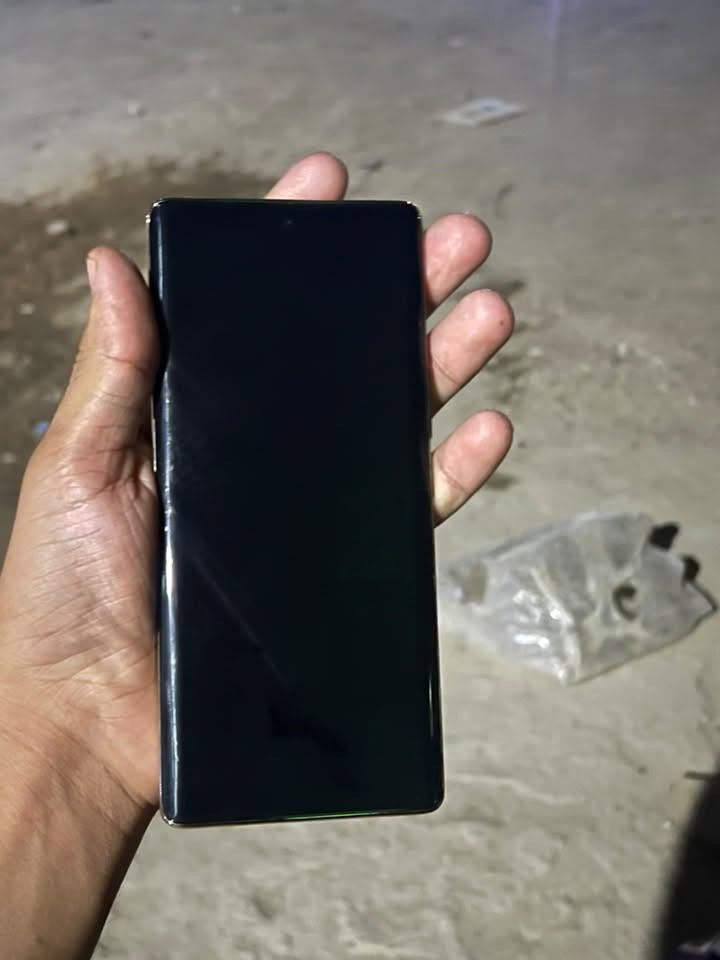 نوت 40 برو • ٢٥٦ جيجا • شحن لاسلكي