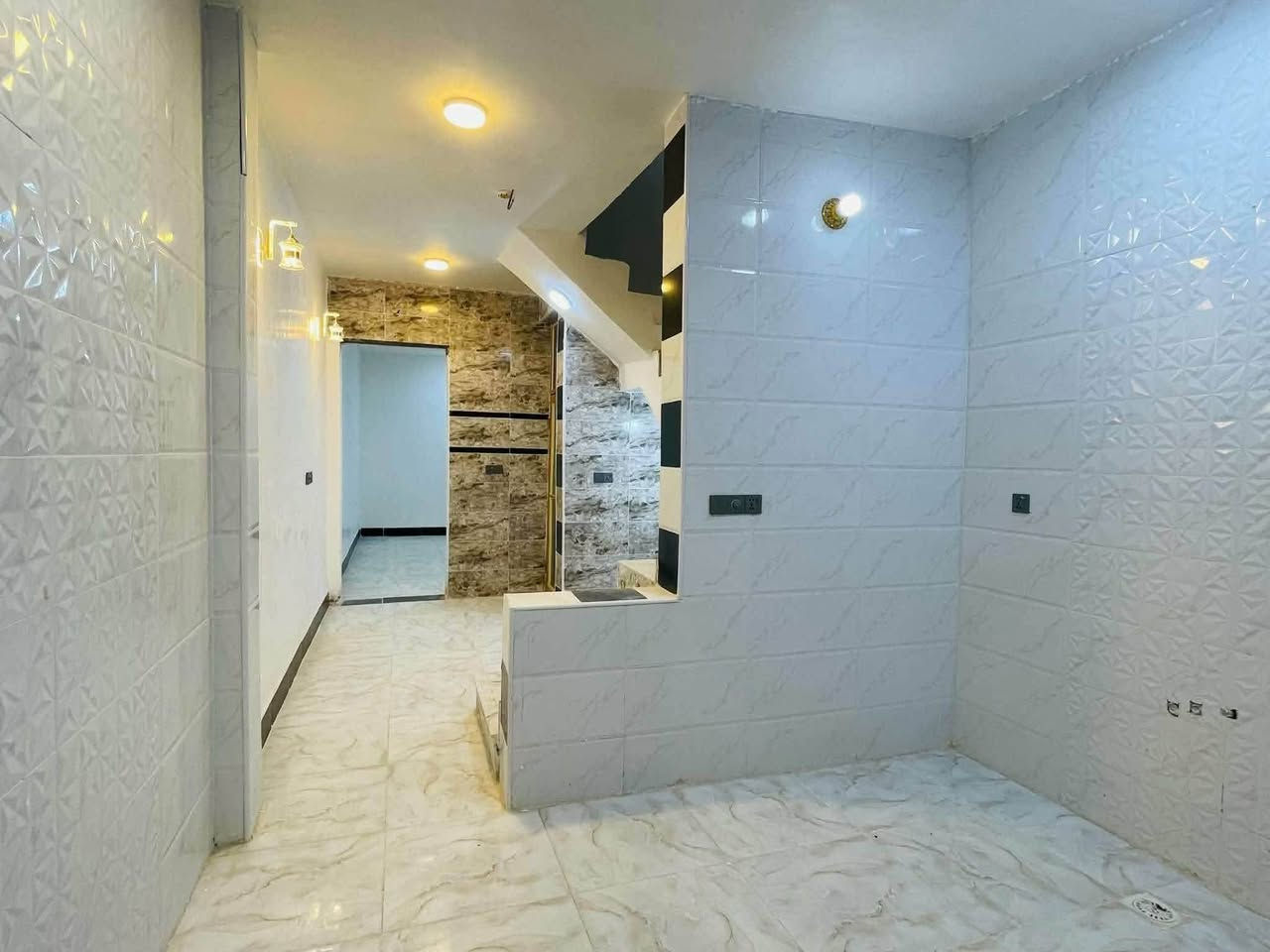 #بيت_50متر_***********
#مكتب_التساهل_للعقار

#بيت_طابو_زراعي_سند25

 الخدمات كلها متوفره

بناء حديث

غير مسكون

بناء ممتاز جدا 

السعر 20مليون بيها مجال

 عنوان لبيت النجف 

#مقابل_ لملحق_قرية_الغدير_مباشر 

#يحتوي #لبيت_على+1غرفه+صاله  +مطبخ +صحيات بلداخل

***********وتساب
