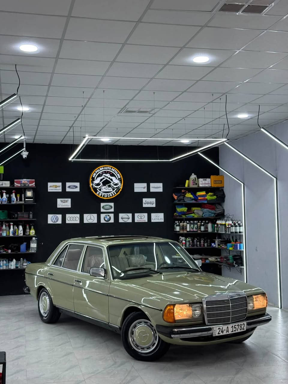 کلاسیک مودیل ۱۹۸۲ محرک بطە صبوغ عام
***********
السعر 7300$
