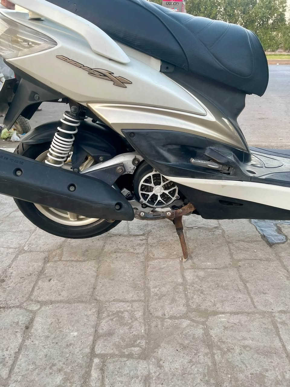 سلام عليكم سكنس فحل 110طلاعات لدراجة مكينتهة برغي ما مفتوح بيهة نكرة بي وقت وبيهة تزويد كلة بلادي اجة وياهة من نزلت من لرنبة بيهة صدر وتطوالة مال فج وشفت مال تاير هوة وستداتة وبيهة يدات وكشن وقبق فلاوين وقطرة دهن وقطرة اكسل ورباط وكلجات امامي خلفي وفراك بريك وكشن ومنضونة زنون اصلية لدراجة شلعة ومعدل تخبل معدلهة 110وبيهة سويجين اصليات  ولجاملغ لبلادي ولرياضي موجود مكاني مدينة الصدر جميلة مليون وبيهة مجال ***********
