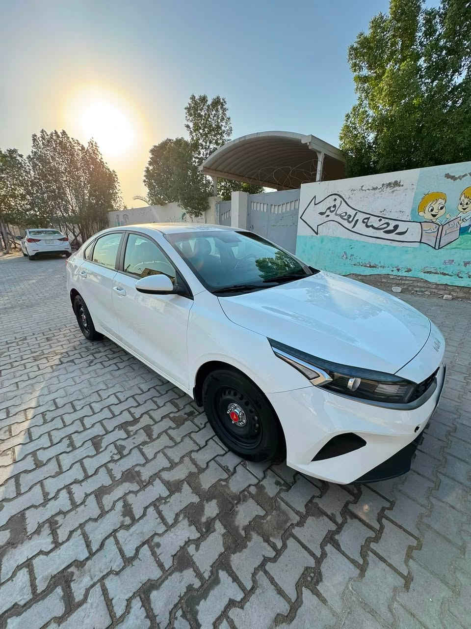 سيراتو 2023 رقم بغداد باسمي 
ماشيه 90 الف 
مكينه 2000
بيها بارد بسيط دور الجاملغ الخلفي والباب الخلفي
مكاني نجف 
السعر 158 بيها مجال بسيط 
***********
