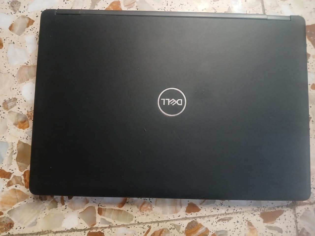 السلام عليكم 
لابتوب Dell جيل العاشر للبيع

معالج: Ryzen 5 pro 2500 يعادل intl core i5 10310 
رام: 8 DDR
هارد: 250  SSD m.2
كرت شاشة الداخلي: مدمج يفتح 8GB
كرت شاشة خارجي: 1GB AMD Radeon vega 8 Graphics
دقة الشاشه: FHD (1920*1080)
حجم الشاشة: 14 انج
تشغل يوتيوب  وسينمانه 4K

الابتوب موجه للالعاب والبرامج الهندسية يشغل الوتكاد والفوتوشوب وباقي لبرامج الهندسيه بسلاسه تامه
البطاريه ادوم 4 ساعات انطيك ضمان 3 ساعات

يحتوي على منافذ متعدده 
منفذ يوسبي عدد 4
منفذ لان
منفذ اج دي 
منفذين شحن

الابتوب مستخدم شي بسيط
الملحقات: الشاحنه الاصليه مالته

السعر: 200 الف وبي مجال 
التواصل خاص او على رقم الهاتف اتصال او واتساب 
***********

