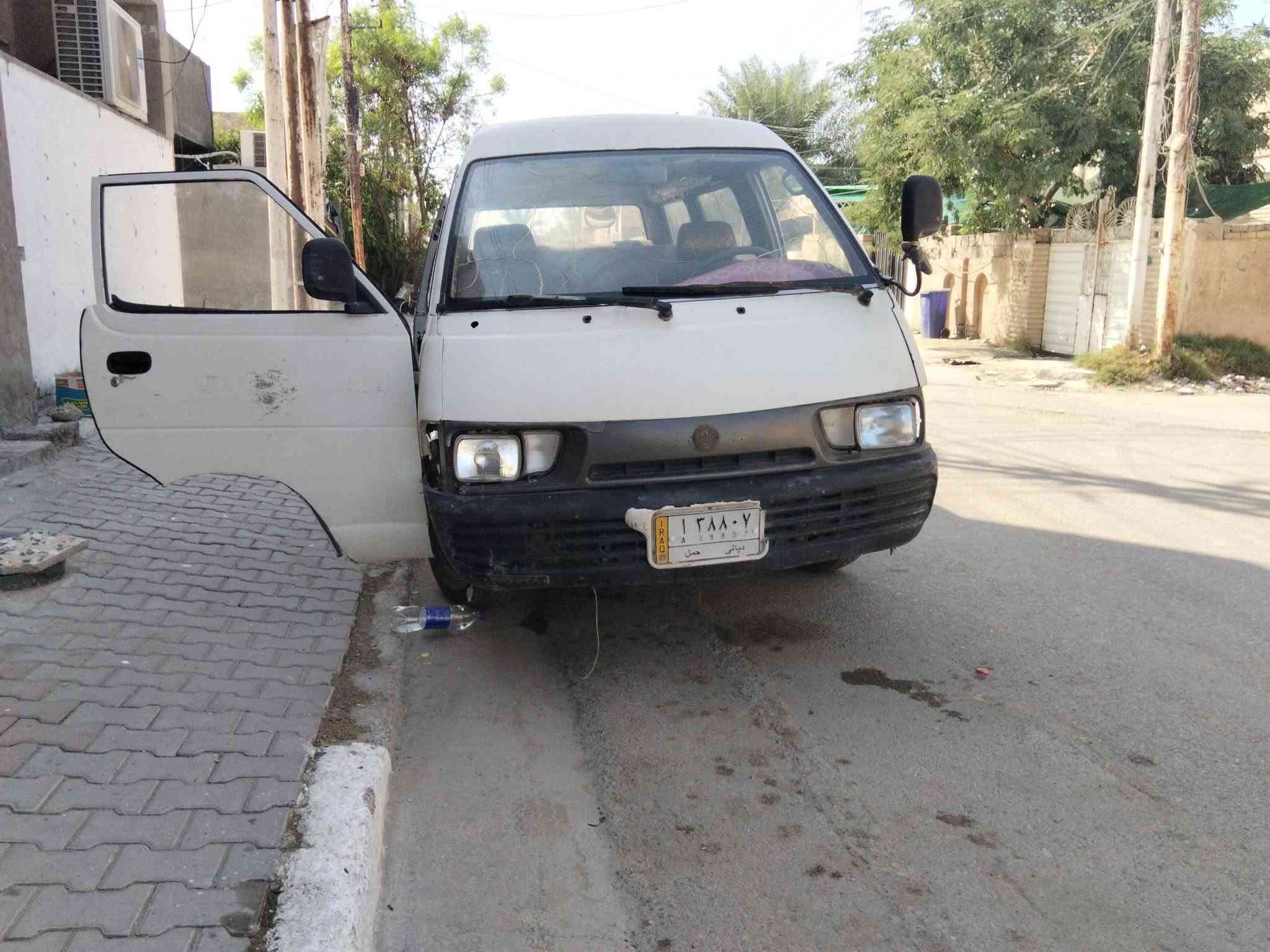 السلام عليكم سيارة فارة للبيع مكينة بيهة تبخير السنوية صاقطة السعر 20 وبيها مجال
