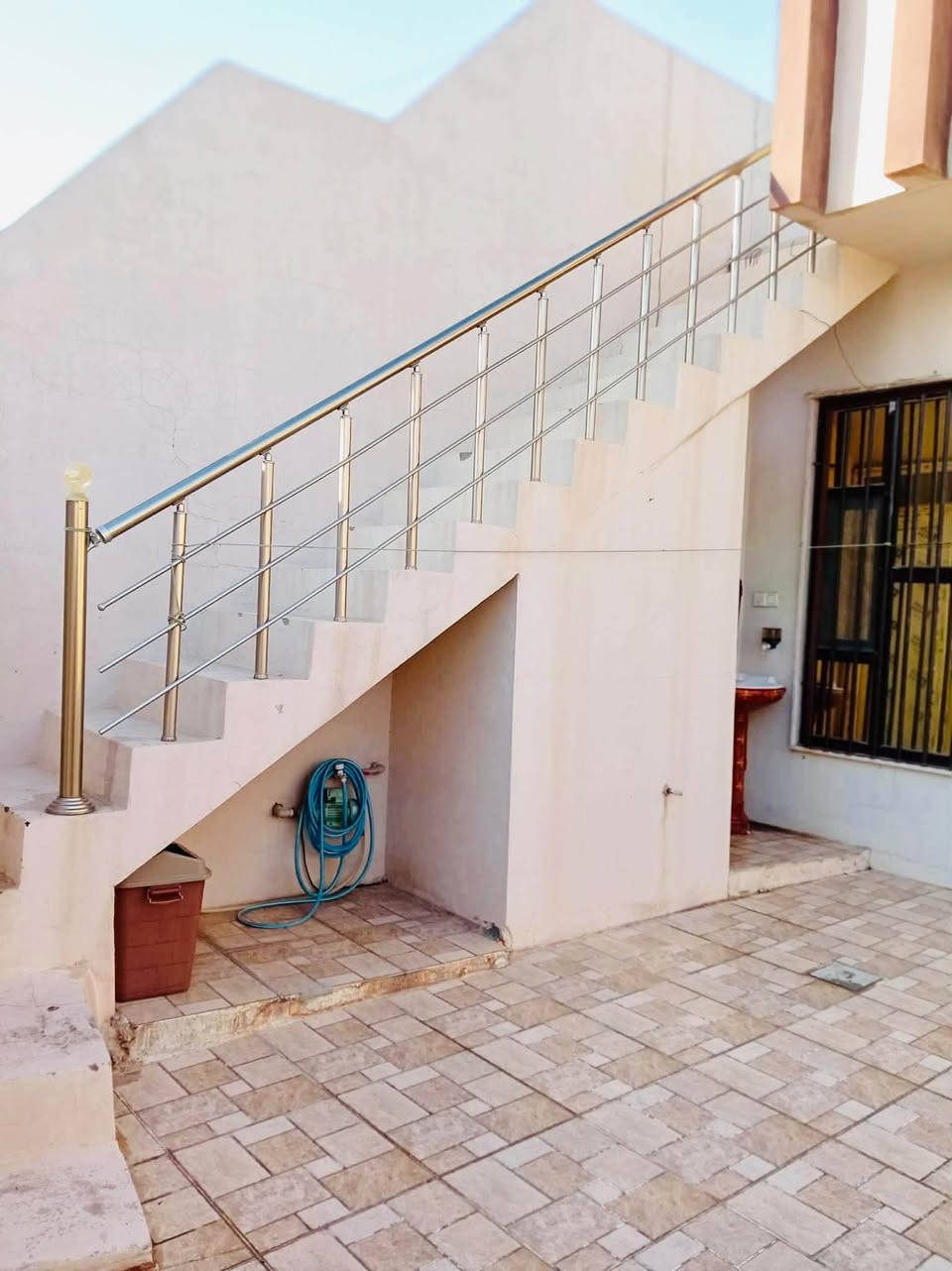 خانو بۆ فرۆشتن 
120 مەتر  تەجاوز
فول کاشی
دکت 
مەتبەخ سارد وگەرم
یەک ژوور خەو
ژوور میوان
نرخ 85 ملیۆن
ناونیشان : 
حسابات نزیک مزگەوت تەقوا 
بەرامبەر شیرینی بەتام
***********
