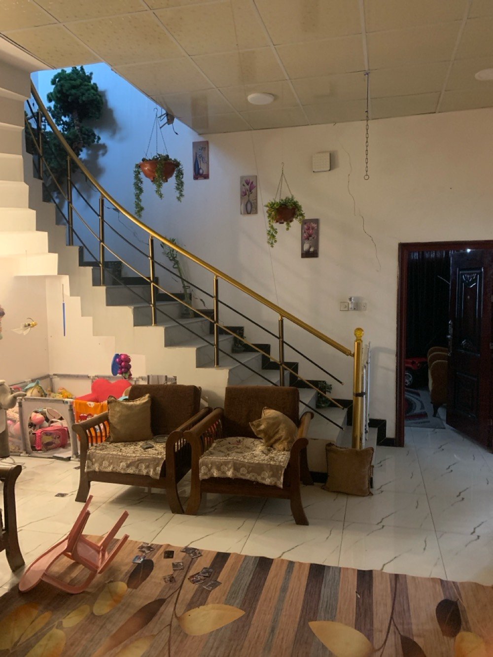 السلام عليكم 
بيت للبيع مساحه 165
يحتوي على غرفتين نوم 
حمام +تواليت 
تواليت خارجي كراج 
مطبخ 
صاله 
ديوانيه 
قابل للبناء طابق الثاني
المكان الجزيره باب الهوا شارع سيد لطيف المختار 
البيت كدامه ساحه لاتوجد بيت امامه 
بيع مستعجل لضروره  الحاجه
السعر 85 مليون  وقابل للتفاوض 

‭***********‬      ***********‬