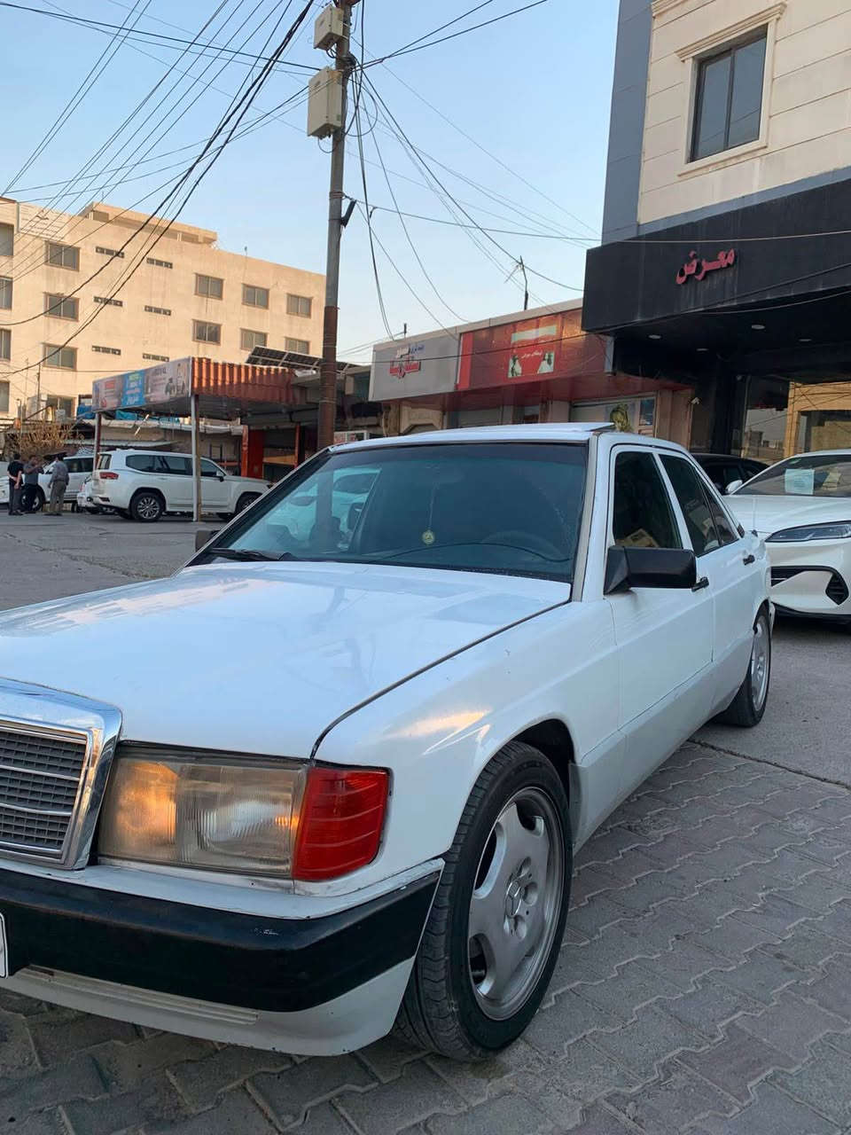 # تەنها فرۆشتن # 

🔹Mercedes 190 🔹
مۆدیل ١٩٩٢
گێڕ تۆماتیک 
سبوغ عام 
پێش و پشتی جەمپی هەیە 
شانسی بە شەرت 
مەکینەی V4 ی بیلاد کەپس 
رەقەم هەولێر سەنەوی نوێیە 
نرخی ٣٨ وەرەقە

▪️*********** ▪️ أربيل, العراق
