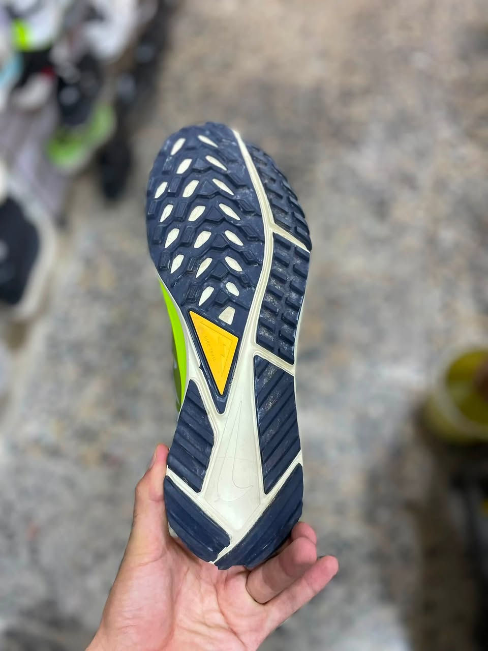 نايك  كورتيكس وكالة اورجنال اصلي حديث
قياس 44
طول القدم28cm
ارضية فوم ومانع تزحلق وصدمات
مشبك يدخل هواء للقدم 
وزن خفيف طبي مريح 
وتر بروف ضد الماء

متوفر توصيل الى بغداد والمحافضات 

عنوان المحل بغداد جديدة خلف عمارة الكبيسي

حجز فقط واتساب او خاص 
***********
