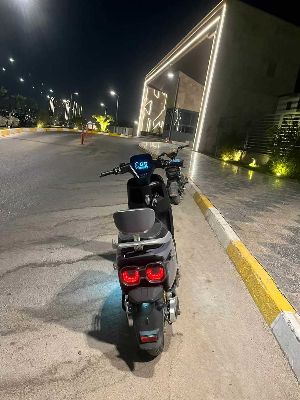سلام عليكم دراجه شحن ام عيون ريان اخر موديل اخت الجديده الدراجه خير من الله تمشيك 50كيلو بالشحنه الوحده نضام بارك بيها ملفها 2000نحاس حقيقي مستخدمه 3اشهر فقط بحيث تاخذها مني تترحملي  مابيها اي نقص تشغل وتطلع مكفول بيها الملف والعقل والبطاريات  السعر 650 وبيها مجال بسيط مستعجل على البيعه مكاني بغداد للاستفسار ***********

