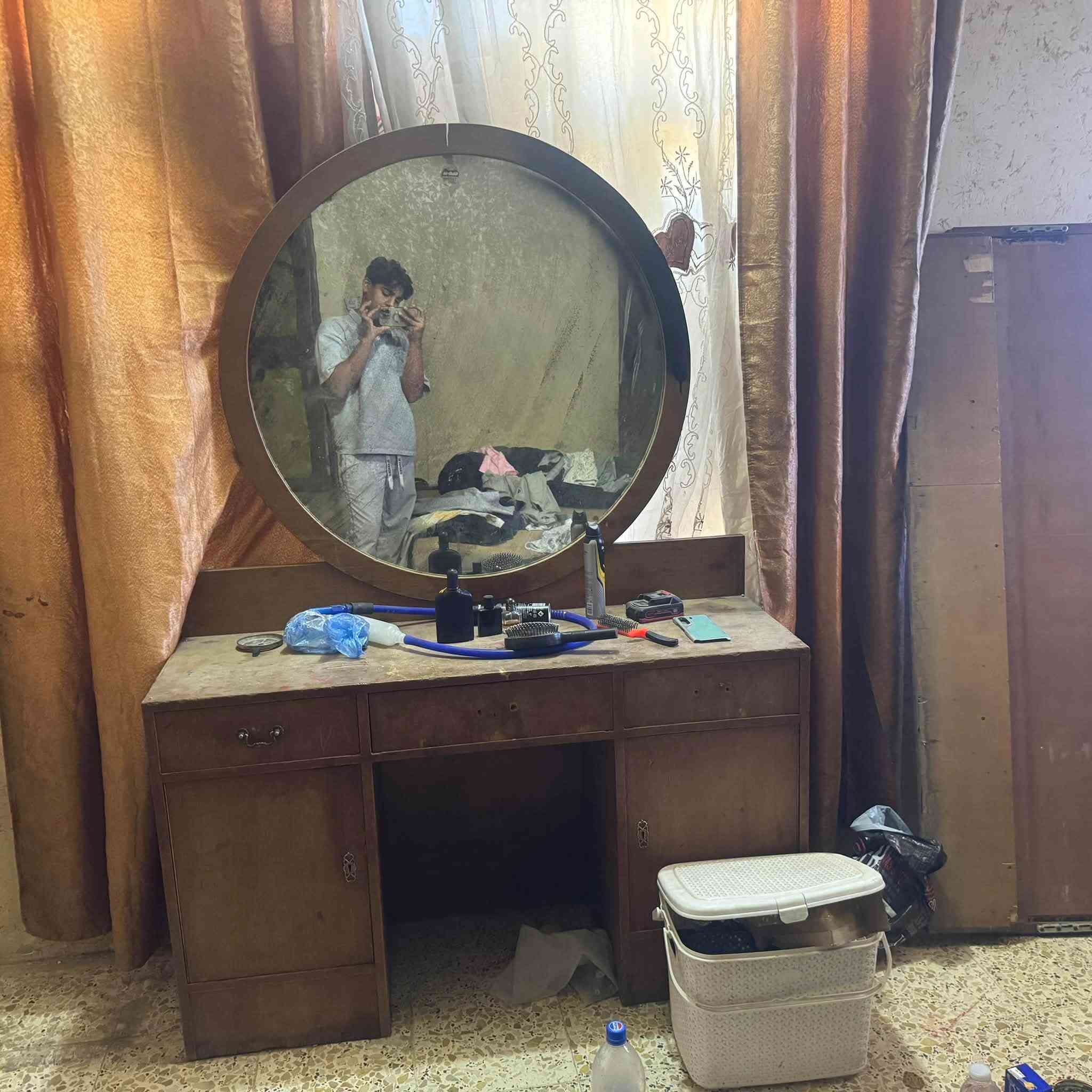السلام عليكم غرفة نوم صاج اصلي تكمه عايزها صبغ السعر 250 الف مكاني بغداد الحسينيه
