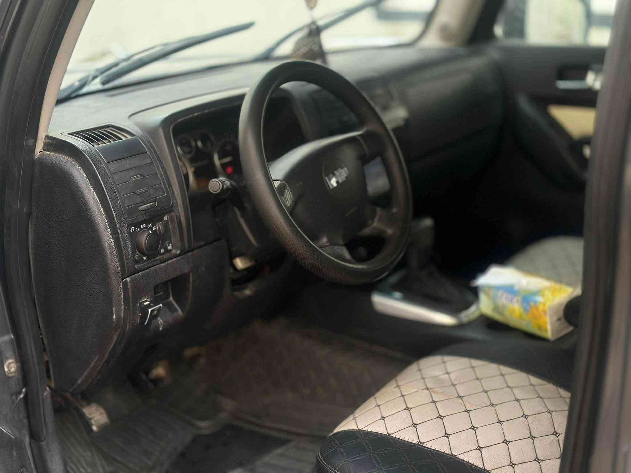 همر H3 2008 (البصرة - الزبير) جميع التفاصيل سوف اذكرها في المنشور ارجو من الجميع قراءة التفاصيل قبل الاتصال لتواصل معي على الرقم (***********) يوجد واتساب على هذا الرقم جاهز لرد باي وقت واهلا وسهلا بالجميع 
  📍التفاصيل 
1. سنة الصنع 2008
2. مواصفات اقليمية مواصفات امريكية 
3. نوع ناقل الحركة اوتوماتيك
4. نوم الوقود بانزين 
5. اللون اسمنتي
6. مواصفات داخلية (مكيف - زجاج كهربائي - مقاعد جلد - تحكم مقاعد كهربائي - كاميرا خلفية دوارة مع الاستيرن - بلوتوث - شاشة وسائط - شاشة لمس - مدخل AUX/USB - مشغل اسطوانات - اكياس هوائية)
7. مواصفات خارجية ( انوار نهارية - مصابيح خارجية )
8. الحالة مستعملة 
9. الصبغ الاصلي 
10. ضربة في الباب بصفحة السائق
11. السيارة تم تحويرها الى كير ومكينه الفينيه 8 سلندر.(5300)
سعرها 75 ورقه وبيه مجال للشراي 
لتواصل على الرقم التالي  (***********) او المراسلة على الواتساب.
