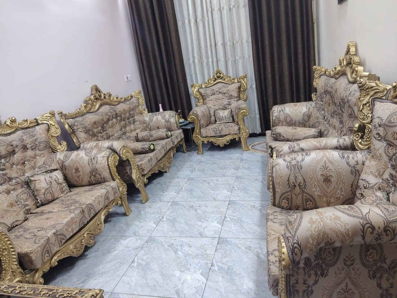 السلام عليكم
تخم رئاسي ملكي نظافة 100٪  مع طبلات عدد/ 3 مثل ماموضح بالصورة 850 وبي مجال مكاني المحمودية ***********
