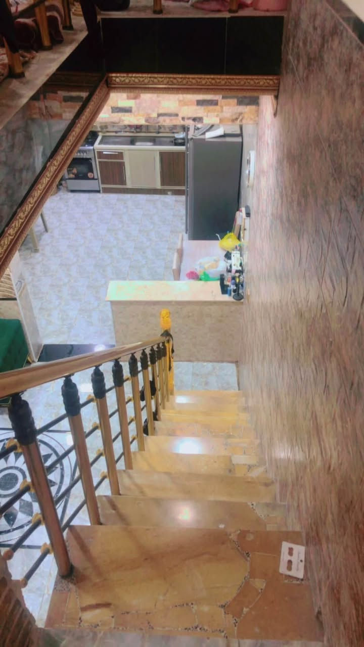 لبيت لبيع كوفه. شارع المعمل مقابيل مدرسه. سفير شارع اسواق ابن بوش البيت. طابقيت يحتوي على غرفتين وصاله فوك صاله جوه وستقبال ومطبخ جبير حمامات خارجية وداخليه البيت وجهيه مرمر وحجر الداخل كله سراميك وتغليف حجر دكورات  البيت درجه اولى مال جنايه  الاستفسار 

 بي واتساب الي حب يتفضل ***********。
