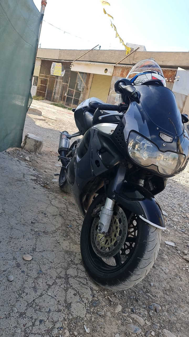 السلام عليكم هذا الموتور للبيع. مضروب كرنك.***********
900RR
