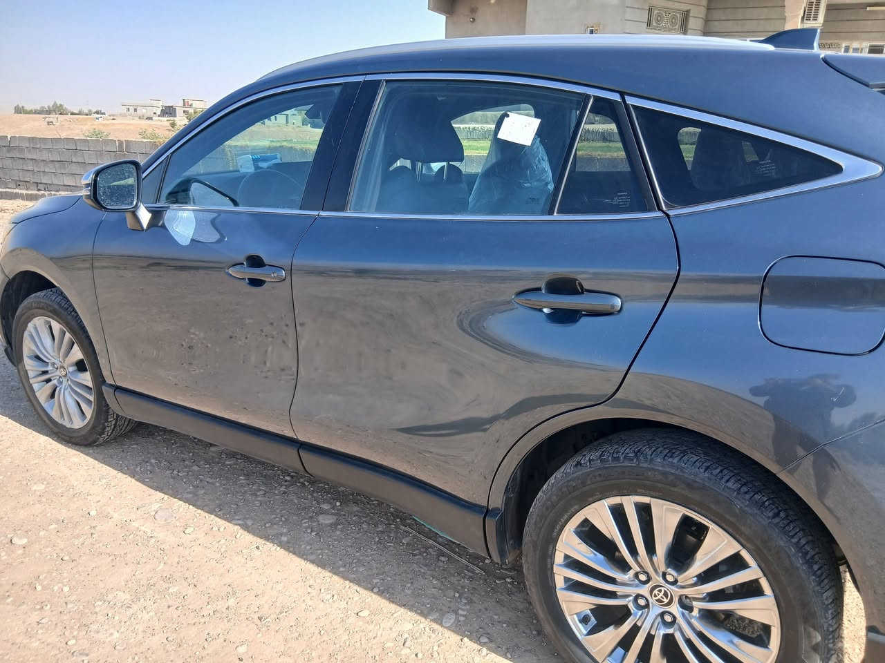 السلام عليكم سيارة فينزا للبيع مكانها ناحية الزاب
الموديل 2024 XLE Hybrid Car 
السيارة وضع الشركة 
المسافة المقطوعة 22 الف ميل 
حساسات أمامي و خلفي 
شاشة كبيرة JBL سماعات 🔊 JBL 
كشنات كهربائي تدفئة و تبريد ❄️
تبريد قطعتين ثلج 
حجم الويل 19انج كروم 
مانع تصادم مانع انزلاق 
تحكم في الستيرن يمين و يسار
 تحكم في السرعة 
سايد بريك بصمة+ 2 بصمة للتشغيل 
 المرآه الجوانب شفط مع القفل 🔐 
الجنطة كهربائية وتحكم بصمة مع السائق 
المرآه الداخلية تسجيل صوت و صورة 📷 
شاحن للجوال سلكي و لا سلكي 
ملاحظة @ جميع مواصفات الراحه النفسيه هنا 
ضرر السيارة جاملغ أمامي يسار فقط مبدل بلادي 
رقم كركوك جديد 
ملاحظة/ البيع كاش 225$ 💸 مجال قليل 
او مقدمة اقل شي 150$ والباقي حسب الاتفاق مع كافه الضمانات لكن بغير سعر الاتصال ***********

