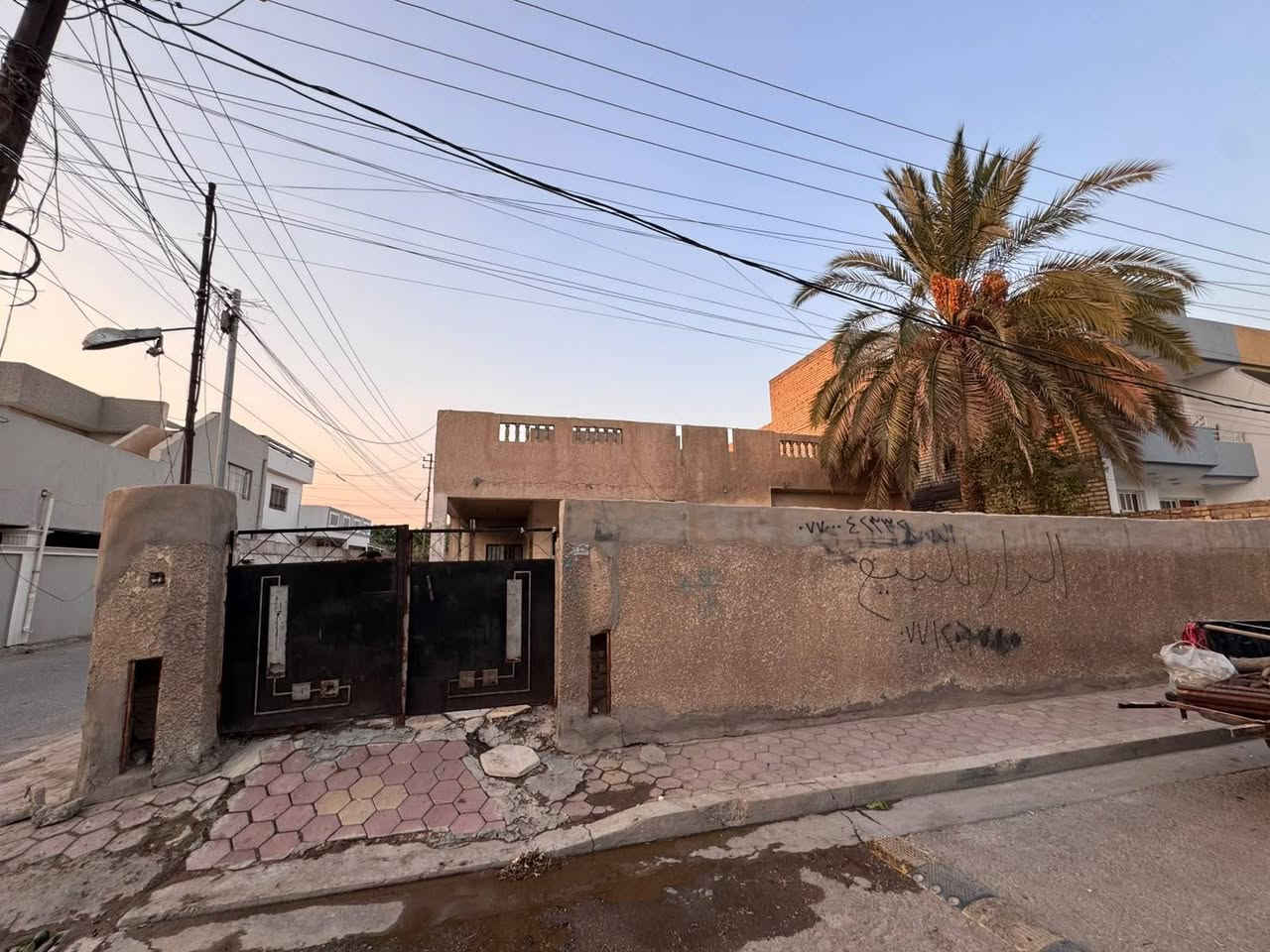 بيت طابو للبيع مساحته ٣١٥ ركن مكانه بغداد المدائن في الجمعيه قرب المحكمه للاستفسار ***********
