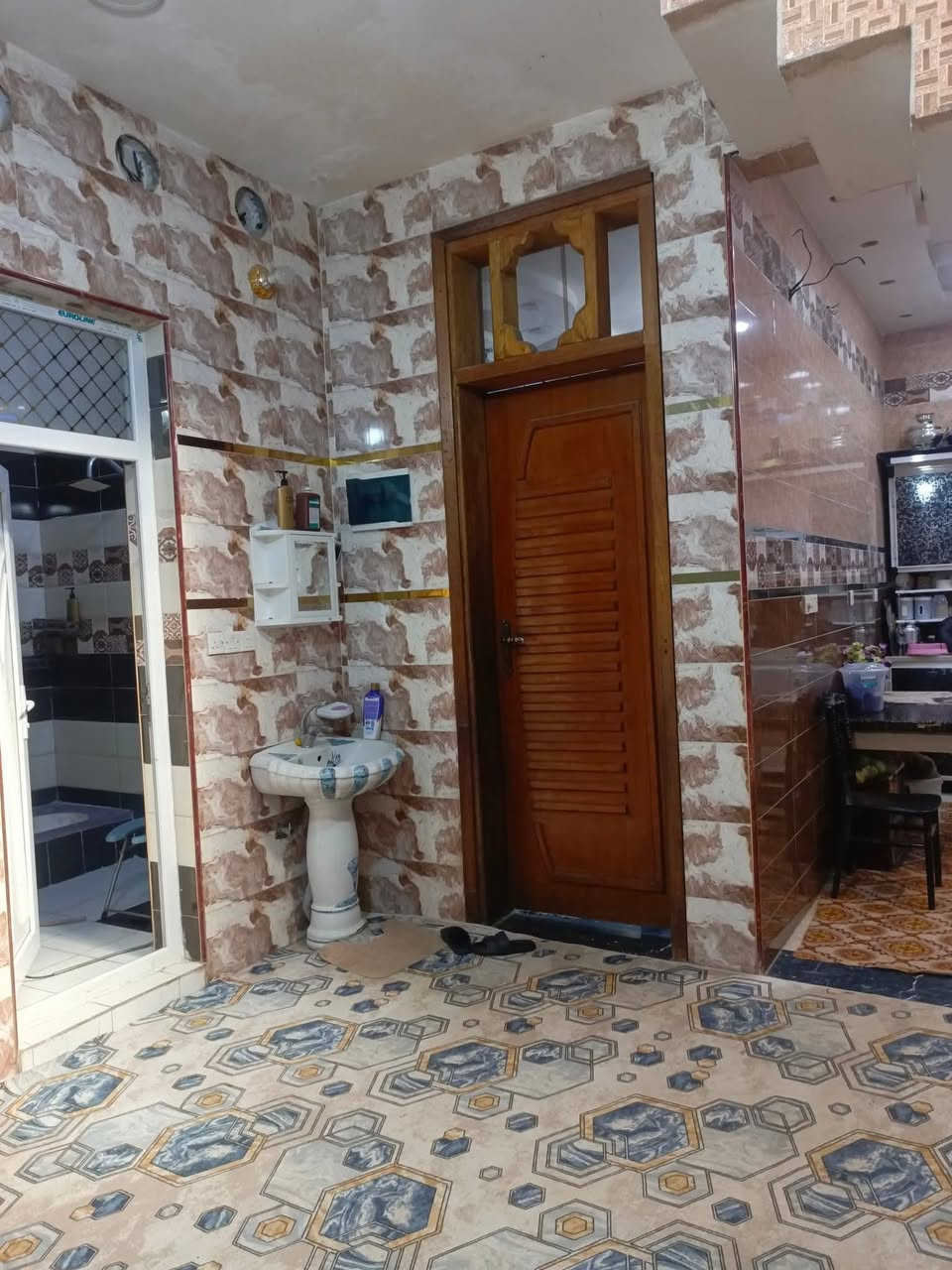 دار ١٥٠ متر طابو زراعي ٢٥ استقبال 6×4 غرف عدد2
الطابق الثانی غرف2+غرفه سویت 8×4+حمامات في كل طابق كاع ابو رشاد دخولها من منطقه المعوقين الكماليه وحي الرائاسه. شارع تجاري،15م +محل بالبیت السعر 180الرقم‪‏‪***********‬‏
