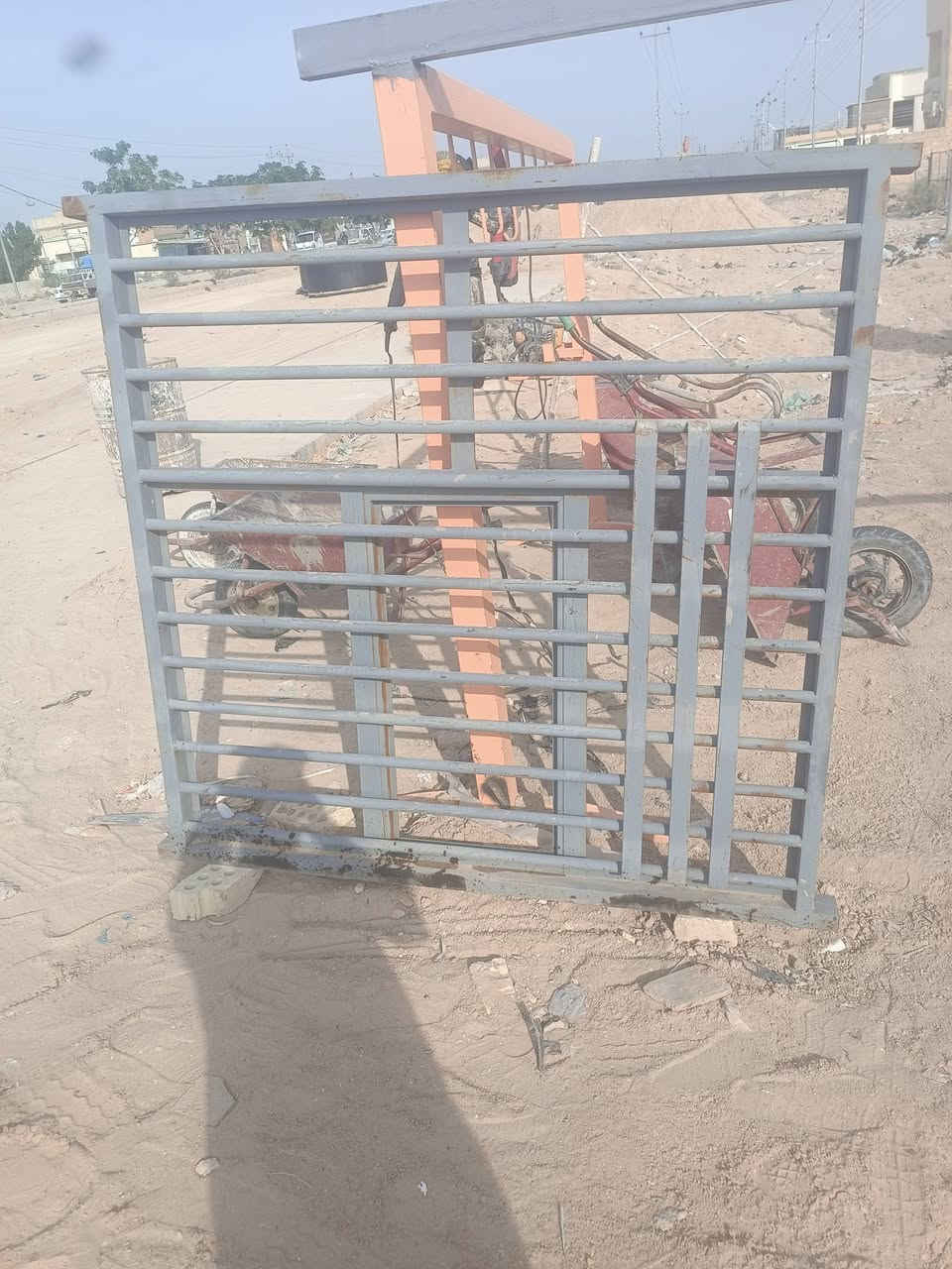شباك متر ونص مربع شرط حديد ثقيل شرط الطار جنل ثقيل مكاني نجف سعر 110 بي مجال قليل ***********

