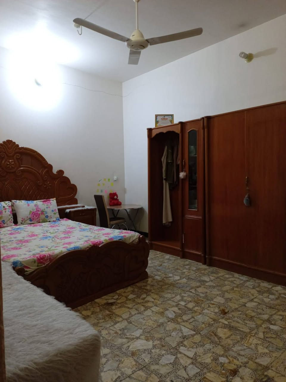 سلام عليكم  طاابقين طابو زراعي سند 25
بيت لبيع 200متر
طابق الأول
استقبال 6X4
مطبخ 7X4
صاله 8X4
غرفتين 4X5
مكشوفات ثنين
حمامات ثنين
الطابق ثاني غرفتين دبل وصاله
البراكيه شارع مدرسه انوار السجاد عرض الشارع 10متر البيت عالي عن الشارع البيت صب كونكريت بناء درجه اولى السعر،140 مع المجال
***********
