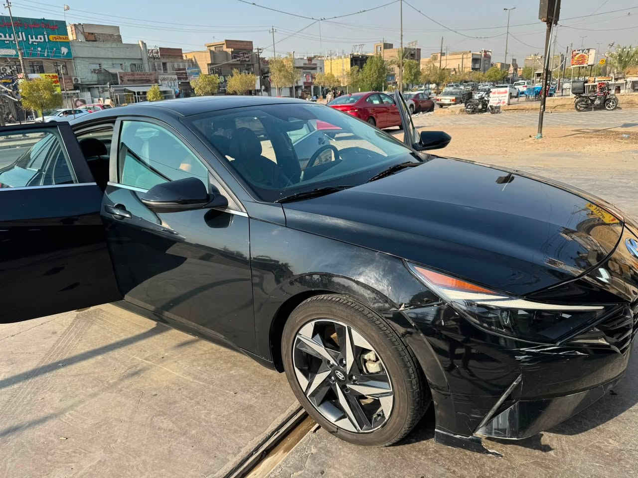 السلام عليكم

هونداي النترا هايبرد اسود موديل 2023
فول مواصفات ١/١ وارد امريكي 
محرك 1600 اقتصادي بانزين بس محسن اعبي
السياره ماشيه 74000KM 
. تشغيل عن بعد
.كشنات تدفئه تبريد جلد
.فتحه سقف
. ٨ سماعات bose محيطيه 
.حساسات نقطه عمياء
.تحديد مسار 
.مثبت سرعه 
وبعد هواي مواصفات اعلى شي موجود بهذا الشكل 
السياره وارد امريكي حادثهة بأمريكا موجود بالصور جاملغ خلفي جهة سايق وكذلك جاملغ امامي عكس جهة السايق مصلح بارد بس مو مضبوط التصليح واللايت الايسر والمسطره همين مكسورات 
وصار بيهة طخات صغيره بالقماره والسبب عدنه هواي كلاب بالمنطقه بالصيف بالليل ينامون فوكاهة 
وكذلك الدعاميه الاماميه اللحيه مالته مموجوده مكسوره والجامه الاماميه بيه فطر موضح بالصور  
غير هذا كلشي مابيه السياره دهن كير جديد دهن محرك جديد ونشطه وكلشي مابيهة 
السعر:- 130 وبيهة مجال حك الجيه لان بيهة اشياء لازم تتعدل مثل مذاكر اني واني ماعندي سيوله   حاليا اصلحه وعندي ظرف اريد ابيعهة 
واتساب :- *********** 
العنوان :- بغداد/ مجمع حي السلام السكني (حي صدام سابقا) مقابيل صناعي حي العامل
السياره رقم بغداد وبأسمي تحويل مباشر
