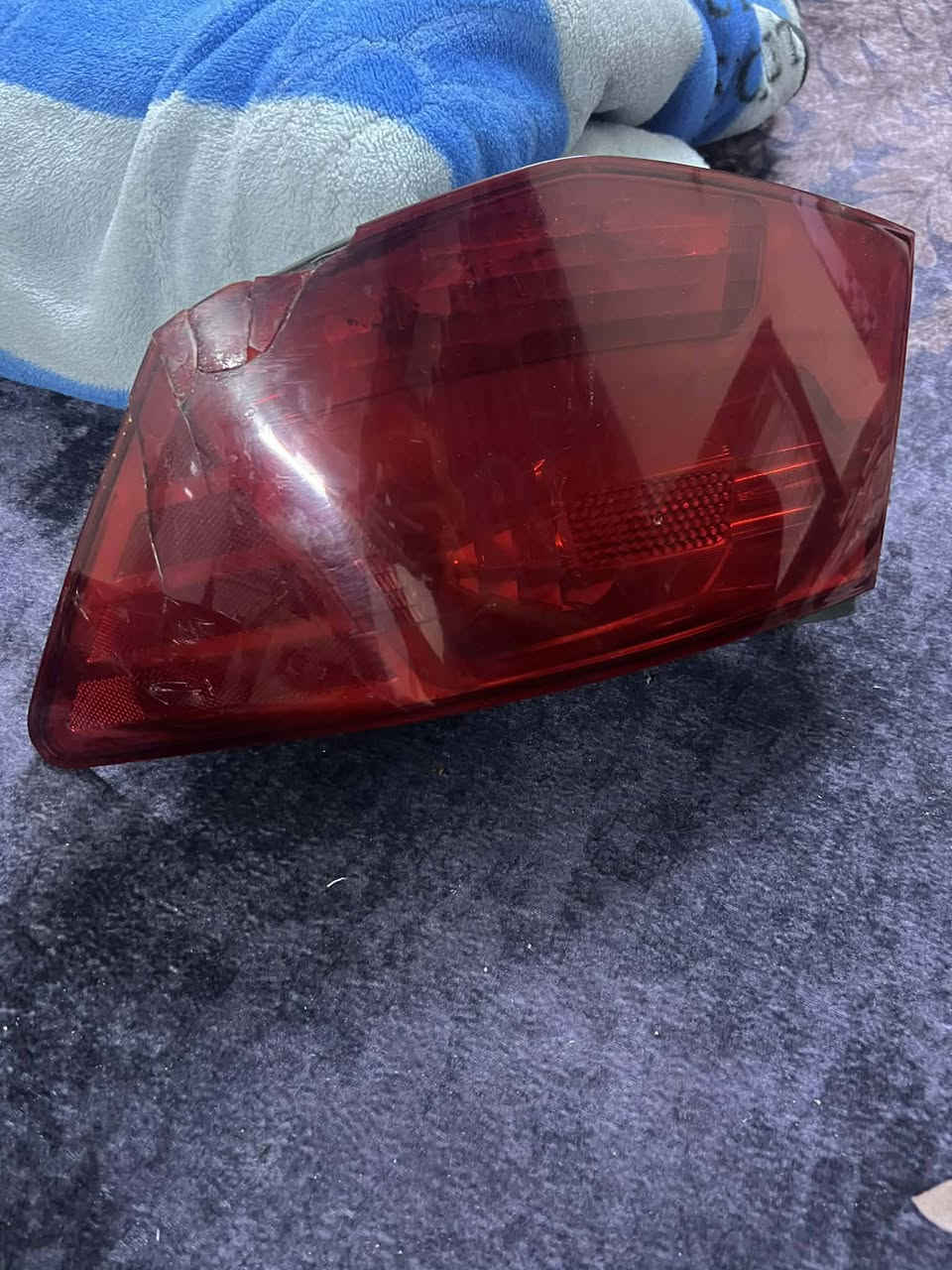 سلام عليكم بكلايت فورتي شكل القديم بيه كسر قليل 35 عبوه وحده اصليه سعر 50 و ثانيه بس قبق تجاري سعر 40 وحساس كرنك سعر 15 رقم ***********
