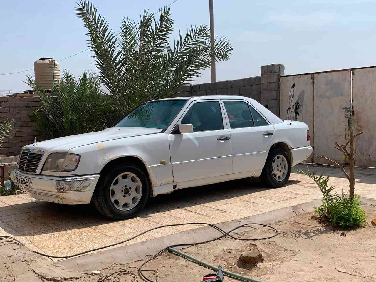 مرسيدس دب 
موديل ١٩٩٢
مكينه vvt 2500
تبريد شغال 
ركوك بيهن تعمير 
رقم جديد باسمي 
مكاني البصرة 
قضاء القرنة.     السعر ٤٠  تواصل ‭***********‬
