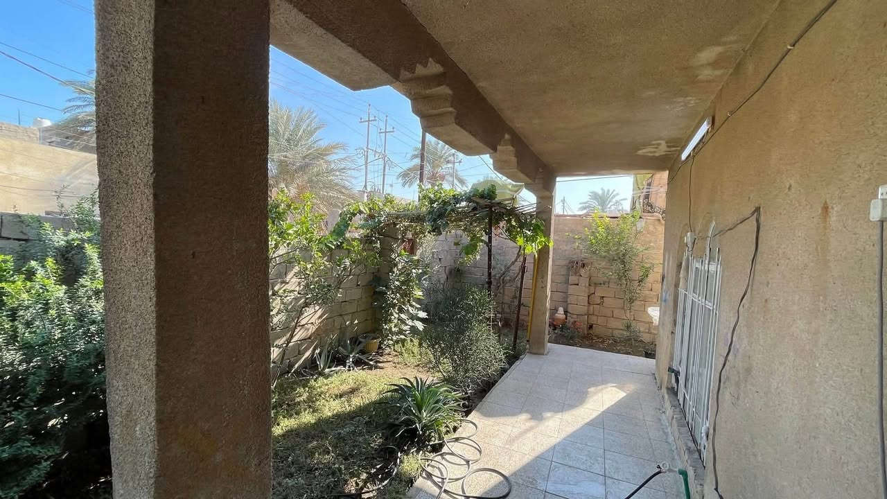 دار للبيع 
بيت مساحه 300. متر
مكان حي رساله قرب مطعم حماده
واجه 15 نزال 20
ويحتوي:-
على غرفتين نوم
مبطخ
وحديقه
استقبال
صاله
سعر 120م
للاستفسار اتصل// واتساب :- ***********
