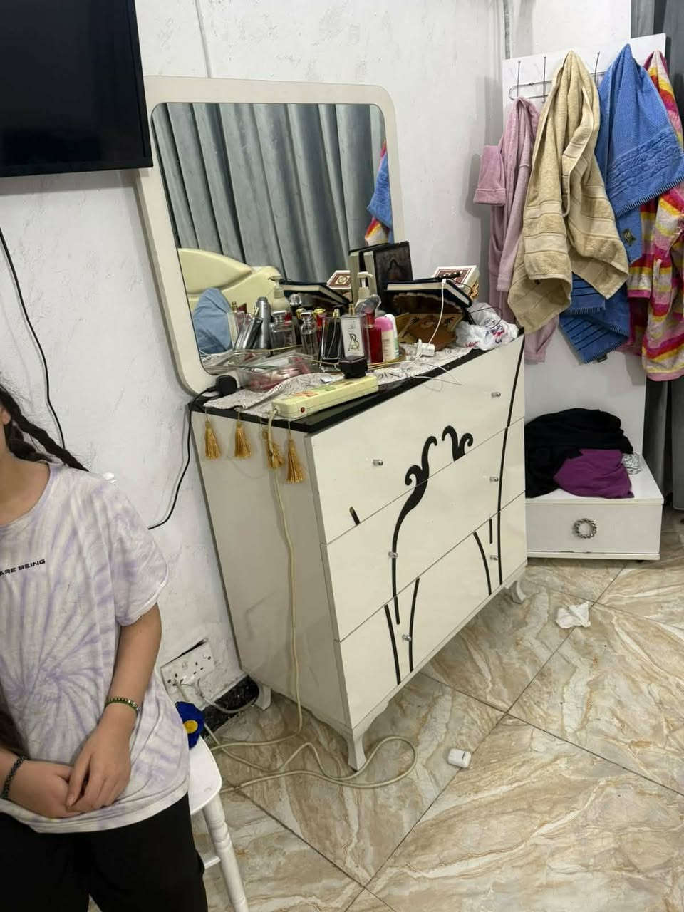 غرفه نوم تركيه 6 قطع بس سجه الكنتور بيها ضرر قيم واخذ ***********
