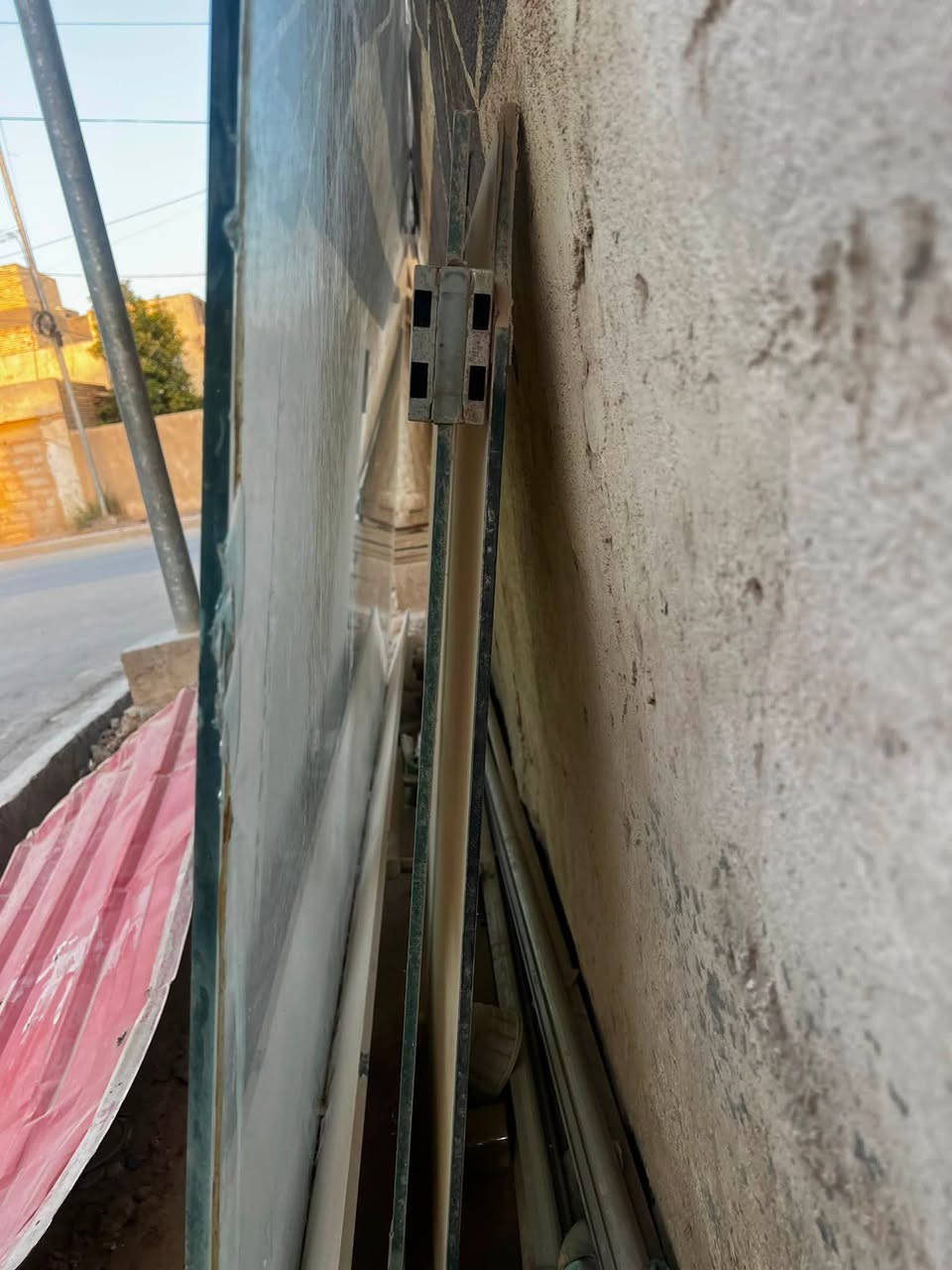 جام خانه للبيع بيها كسر من جوه شويه ينكص عرض متره ونص ونزال مترتين و35من عدا الكص (ويها باب هوه وقطوعاته)
 قيم بل يرضه بي الله
حله حي الامام علي قرب مطبعه حيّ الامام علي 
***********
