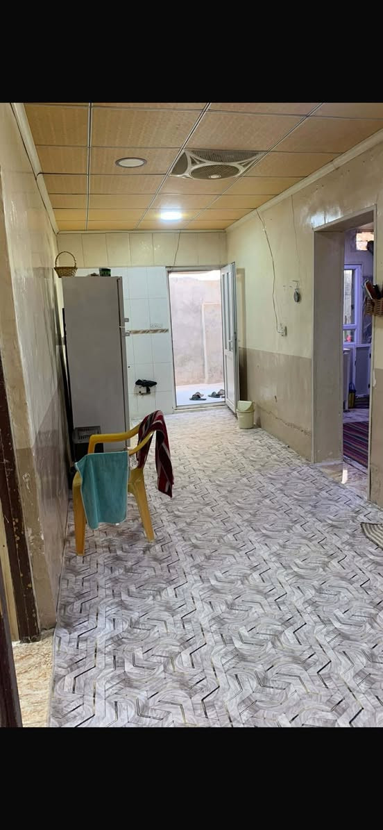 📍 الموقع: أوباره – قريب من ساحة الطوبة

🏠 للبيع: بيت ركن مميز
▪️ المساحة: 350 متر
▪️ نوع الأرض: كاع (دور حكومي)

🔹 التفاصيل:
• استقبال
• غرفتين نوم
• هول
• كليدور
• مطبخ
• حمامات وصحيات
• حوش كبير

🛍️ مميزات إضافية:
• محل تجاري ضمن البيت
• قطعة أرض خلفية بمساحة 100 متر
(مُنشأ لها أساس وجاهزة للبناء – تابعة للبيت)

💥 موقع ممتاز – يصلح للسكن والاستثمار

السعر 45 و بي مجال

📞 للتواصل: ***********
