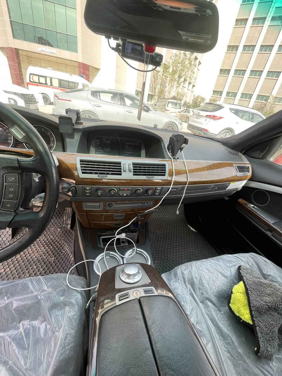 بيئم باخره موديل 2002 هزه وسنويه جديد مشروع وطني مكفوله من ضربه وصبغ العام بيه قطع كلير فقط كفاله من كلشي شغال حجم 745 المرغوب مكاني بابل دبله 
رايد مراوس بسي 200 فقط 6 سلندر ***********
