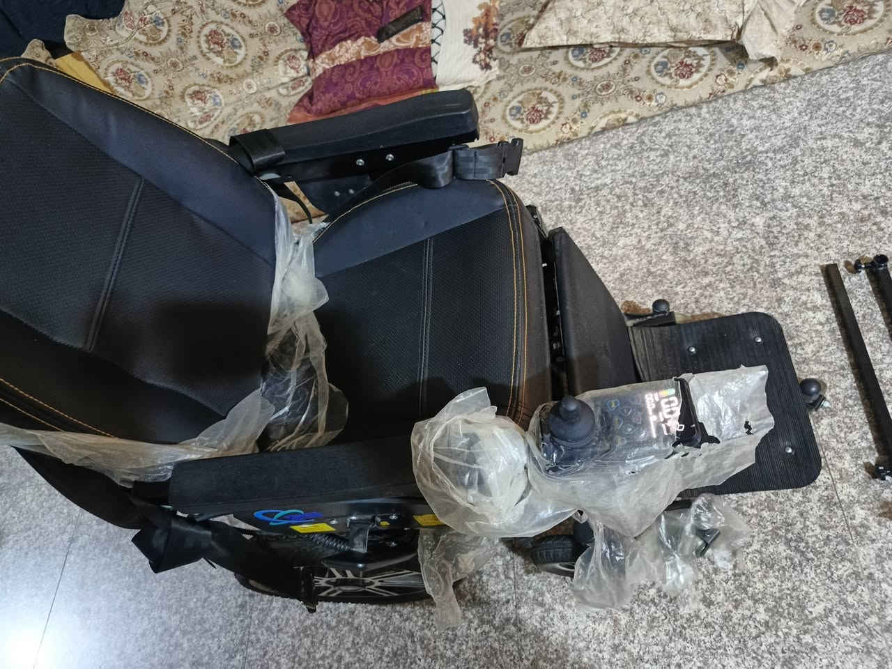 مساء الخير 
كرسي كهربائي متحرك مع ميزة الوقوف والجلوس والنوم جديد مستعمل جدا قليل .
للتواصل واتساب 
***********
المكان 
ذي قار / ناصرية
