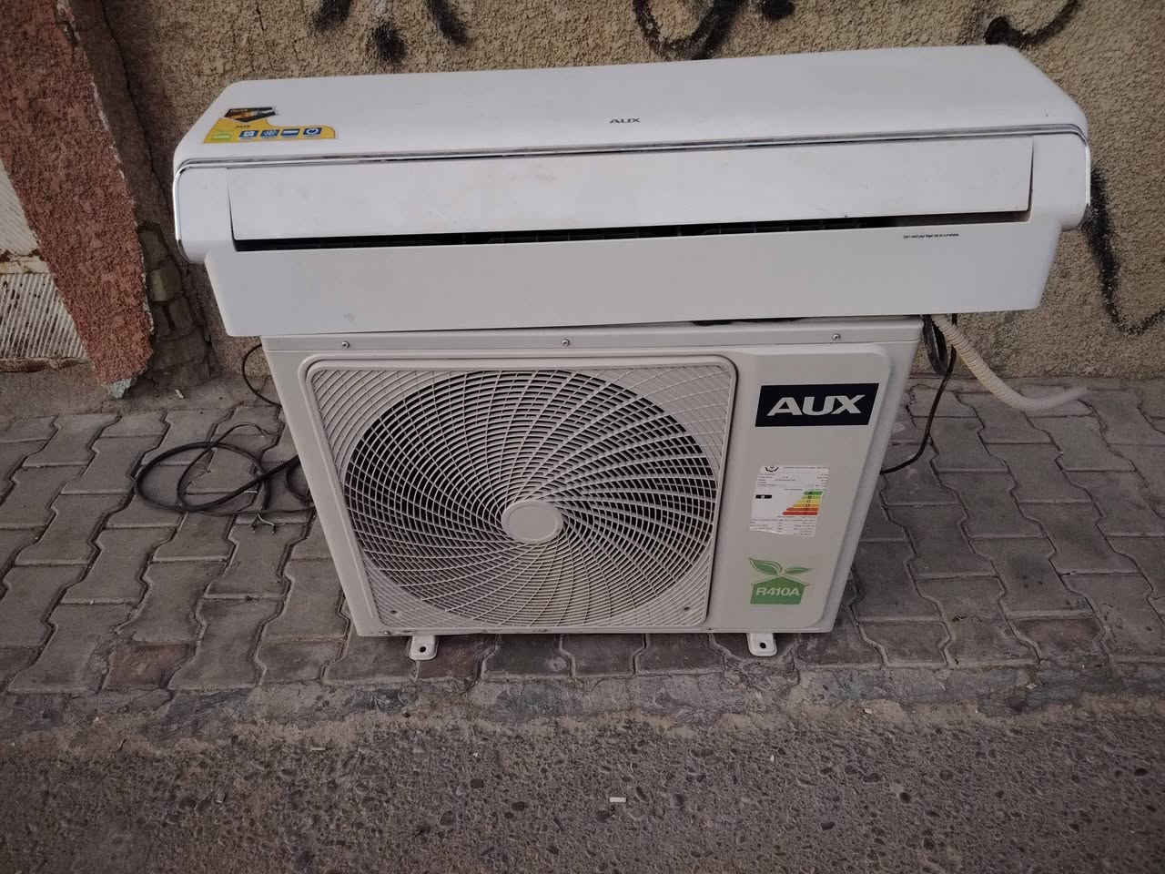 سلام عليكم سبلت اواكس طنين موديل 25 شغال تبريده ثلج نضافته 100%100 السعر 450 نهايه حي أور سبع قصور موجود على رقم واتساب  ***********
