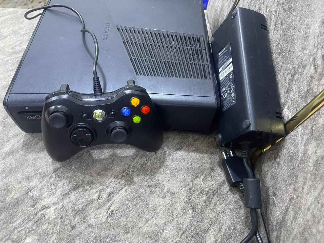 السلام عليكم 👋
عندي اكس بوكس 360
ما مستعمل غير كم شهر وتجي وياه يده جديده مشتريها قبل يومين 🎮
بيه هواي العاب ما يقارب 50 لعبه
العاب اكشن 
العاب طوبه ⚽
و gta5 
والعاب سيارات🏎️
ويأتي مع الجهاز اسلاكه جديده!
الموقع : بغداد 
السعر : 120 وبي مجال 
الرقم: ***********
