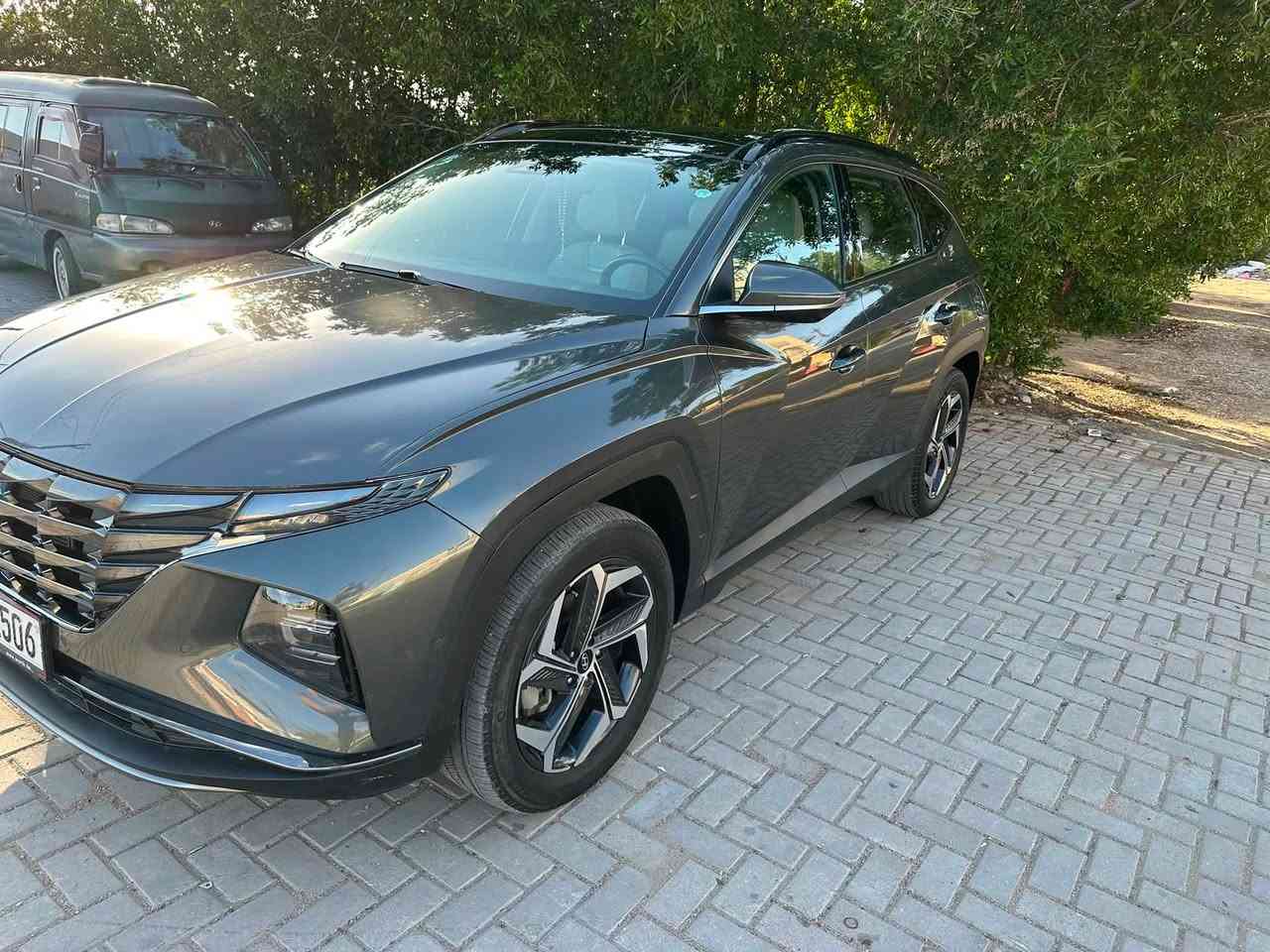 HYUNDAI TUCSON HYBRID PLUG-lN 2024
 
📍السيارة موجودة في بغداد للتواصل *********** 

هيونداي توسان هايبرد + بلكن 2024
المسافة المقطوعه 29000km
اللون . فيراني    
محرك. 1600ccهايبرد 
الموديل 2024
مرقم بغداد 

                  ======= الاضافات👇👇 ======

فتحه بانوراما  
شاشة كبيره نفكيشن 
بصمة .
رادار امامي
 مانع تصادم
تحديد مسرب .
نقطة عمياء .
كاميرا خلفيه
كاميرا عداد 5 
كاميرا 360
كراسي جلد .
كراسي كهرباء عداد 2
طارة مدفية .
كراسي مدفية + مبرد 
مثبت سرعة
تحكم ستيرنج
نظام قيادة ذاتية 
تشغيل عن بعد سياره 
شاحن وايرلس
هاند بريك كهربائي
حساسات خلفيه + اماميه 
دفع رباعي 4X4 
باب خلفي كهرباء 
اضويه اماميه زنون LED
كشافات ضبابي LED 
اضويه خلفيه LED
نظام GPS+ خرائط 
3 انظمة قياده Sport /ECO / Normal
كندشن مركزي امامي + خلفي 
تحريك السياره عن طريق بصمه 
بلوتوث 
مدخل AUX + USB

🚗🚗حادث السيارة كما موضح في الصور 🚗🚗
بيها بارد بصيط بل جنطه 
السعر / 19500
