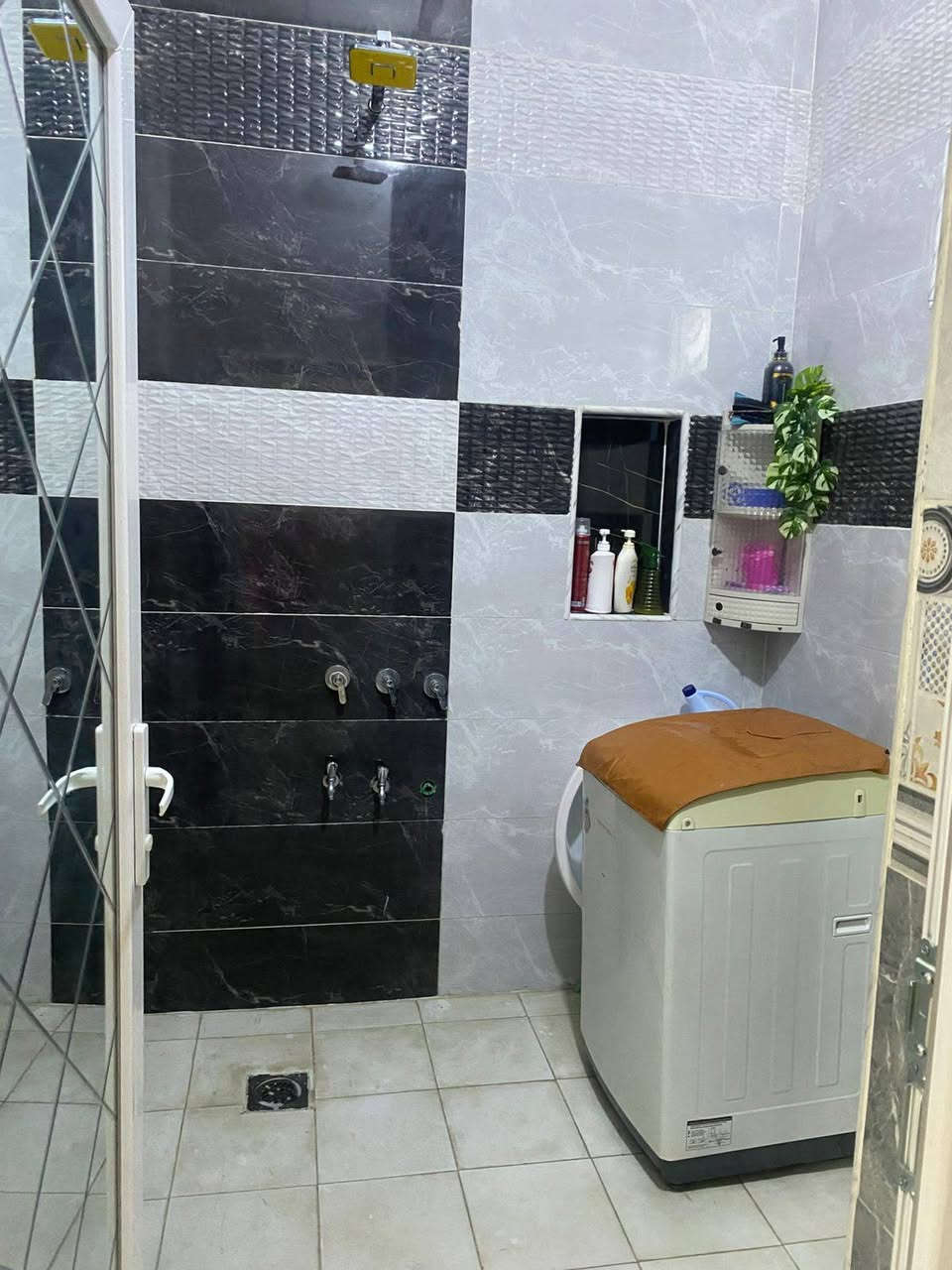 مقابل الجزيرة السياحية • ١٠٠م • سقف سندويج