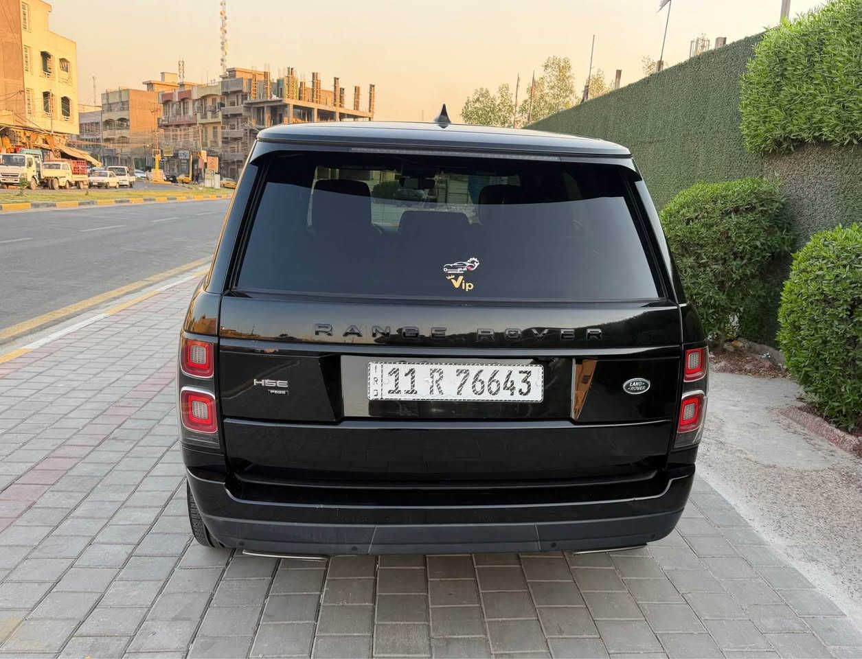 رانج روفر Autobiography 2020 | 
Supercharged V8

▪️ الفئة: أوتوبيوغرافي (Autobiography)
▪️ الموديل: 2020
▪️ المحرك: 5.0 لتر V8 سوبرتشارج
▪️ القوة: 525 حصان
▪️ ناقل الحركة: أوتوماتيك 8 سرعات (ZF)

السياره ماشيه 
رقم بغداد 
مكاني بغداد
السياره بأسمي تحويل مباشر 
المواصفات:

* سقف بانوراما.
* جلد مع تدفئة، تبريد، 
* شاشتان Touch Pro Duo.
* شاشة عدادات رقمية.
* نظام صوت Meridian.
* كاميرات 
* حساسات أمامية وخلفية.
* مثبت سرعة راداري.
* نظام المحافظة على المسار.
* باب خلفي كهربائي.
* تعليق هوائي قابل لتعديل الارتفاع. 
للاستفسار ***********السياره بيه بنيد بلادي صبغ جزء من الجاملغ امامي داير الجاملغ الخلفي السعر 420بيه مجال بغداد, العراق
