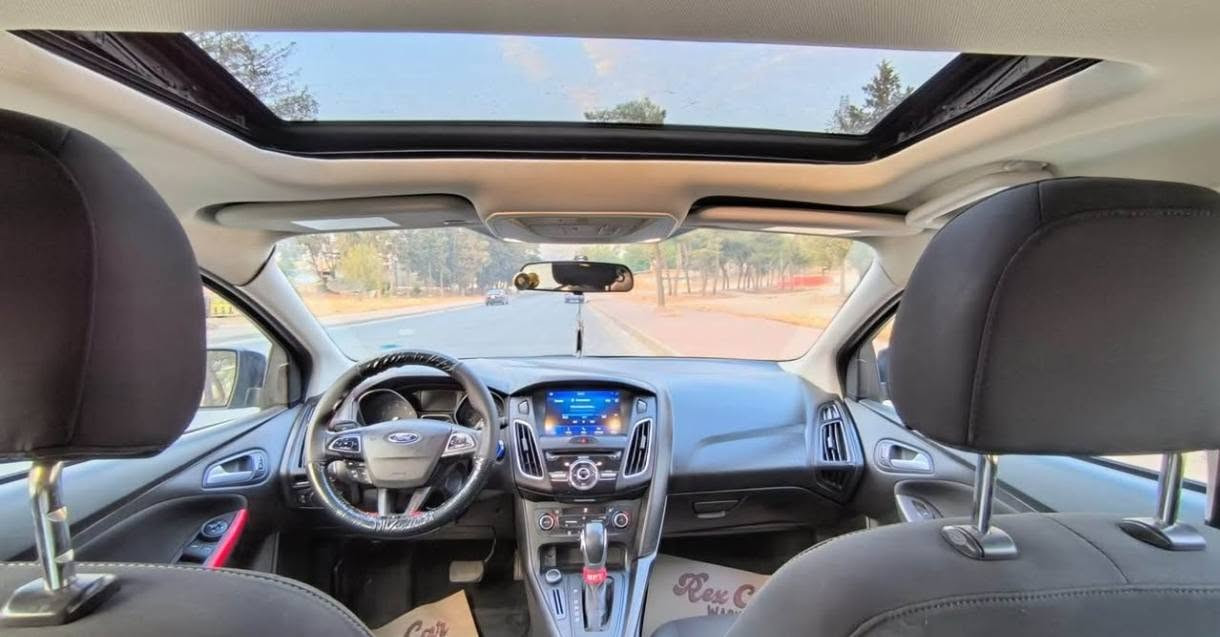 Ford focus Sel 2017 . بەس بۆنیت صبغ بێ ناو بێ  . ئێرباگ فول واسەفات . ١٠٠ میل ڕۆشتوە .*********** .
