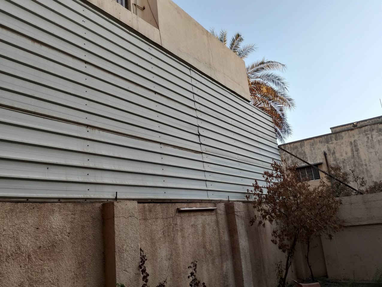 السلام عليكم للبيع حديد هيكل + جينكو ٫٫٫٫ السعر 200 الف
ملاحظة اللي يشتري هو يفتحة 
مكاني بغداد ***********
