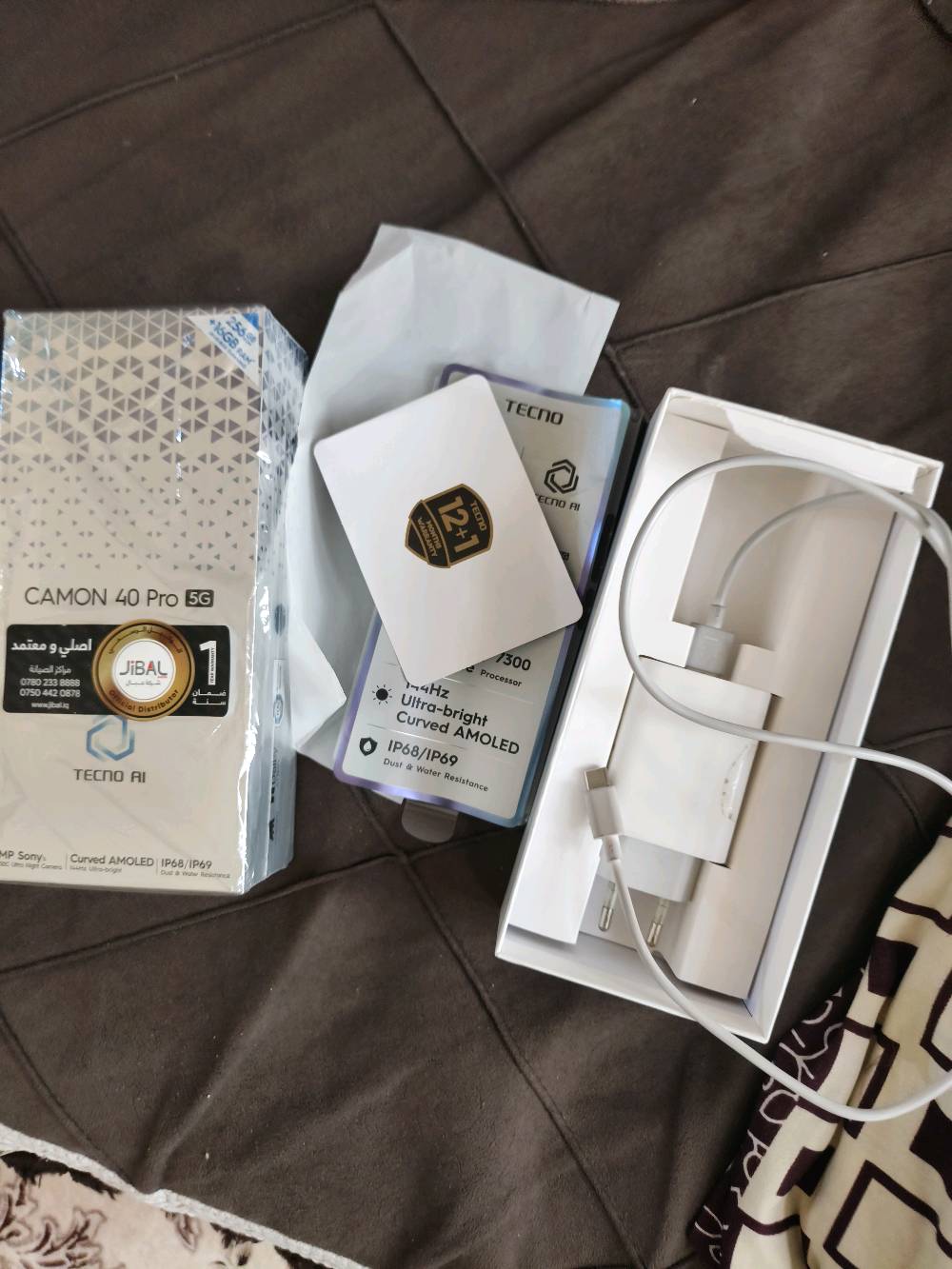 تكنو كمون 40 برو 5g 
256/8
هلا، الجهاز شكد مستخدم بالضبط؟ وبيه أي خدوش/ضربة/مشاكل بالشاشة أو الكاميرات أو البطارية لو كله سليم؟: 
الجهاز نضيف فقط دكمة التشغيل والاطفاء فالتة
شنو اللي راح يجي ويا البيع بالضبط: الكارتون، الشاحن الأصلي، الكيبل، الجراب، ورق/كتيب الضمان؟: 
الكارتون والشاحن 