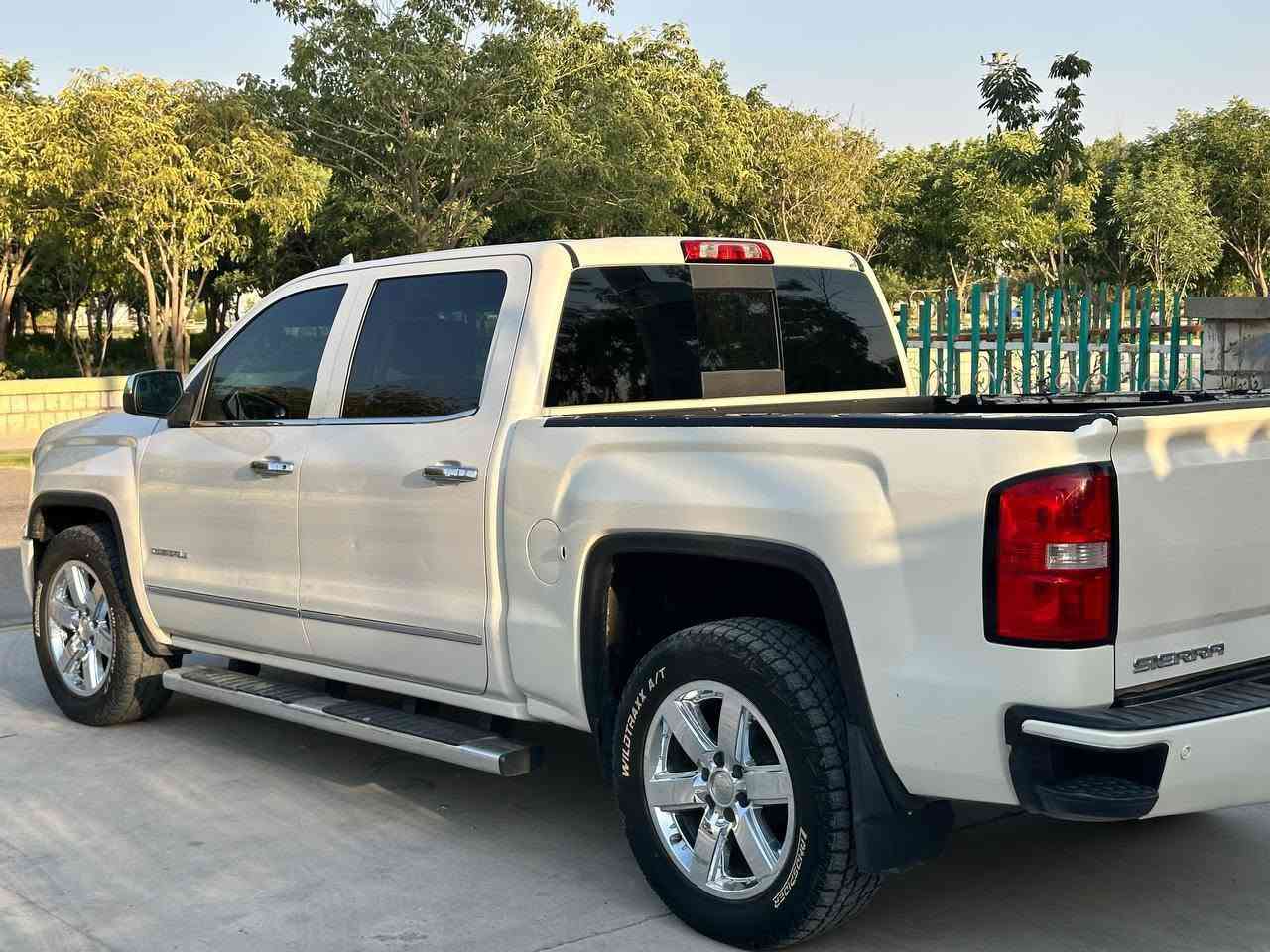 GMC
2015
ســــــاغ 
بێ دەعموو لێدراوی  فول مواسفات بێ اکسل کۆدی بۆکراوە
گێڕومەکینە و اوەی تۆ اتەوێ بەشەرت 115مجال
***********
