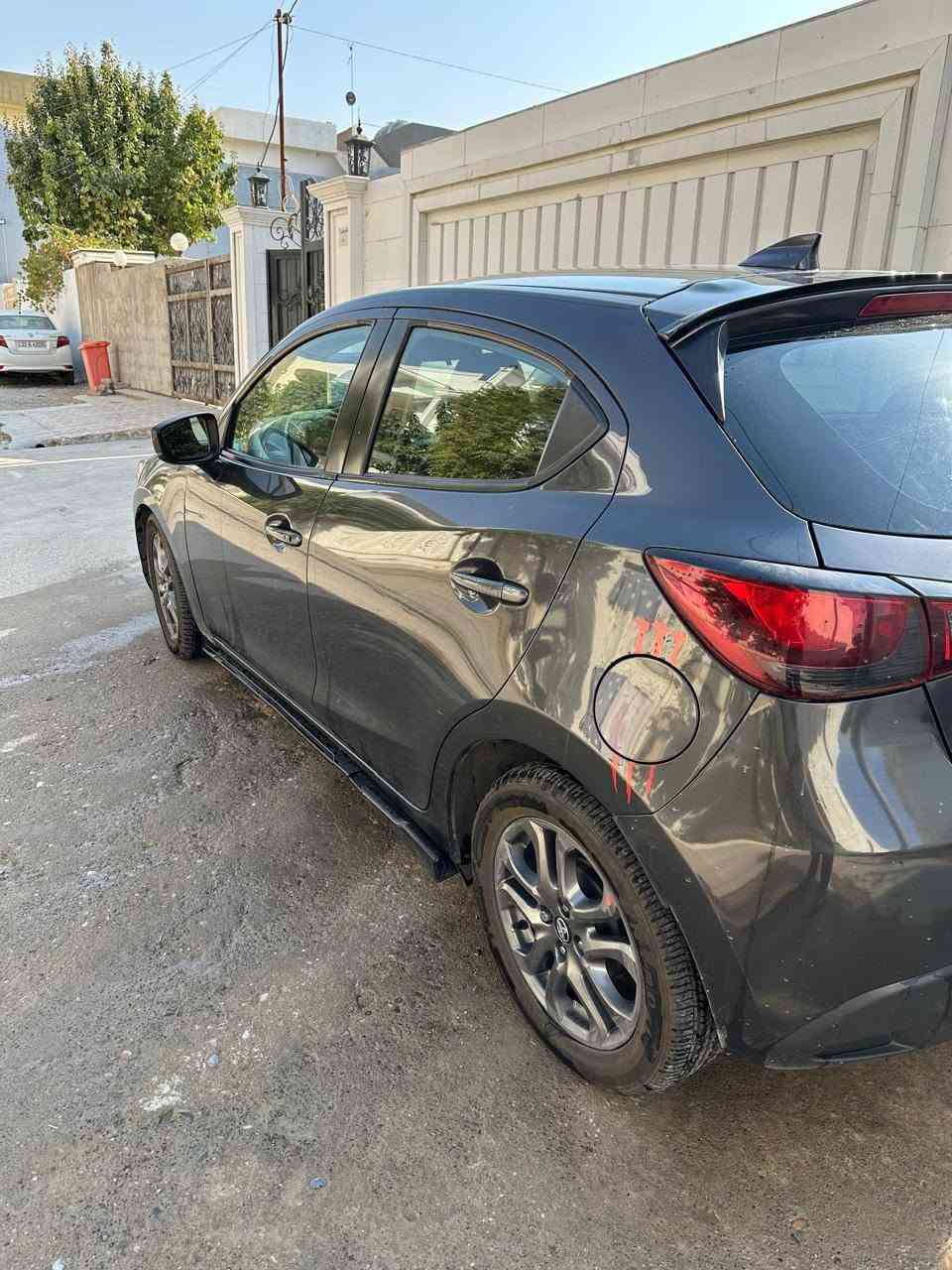 بس واحد جاملغ صبغ بدون دواخل بدون بدنة و بدون شاصي
بس ارباك بردة
صور حادث ورقم شانصي موجود بصور 
كير ومحرك بشرط ما مفتوح
فول مواصفات
ماشية ٥٧ الف ميل
هزة جديد بس سنوية قبل شهرين انتهت
شرك تحويل ومالة 
مكان سيارة اربيل 
سعر  105

***********واتساب
***********
