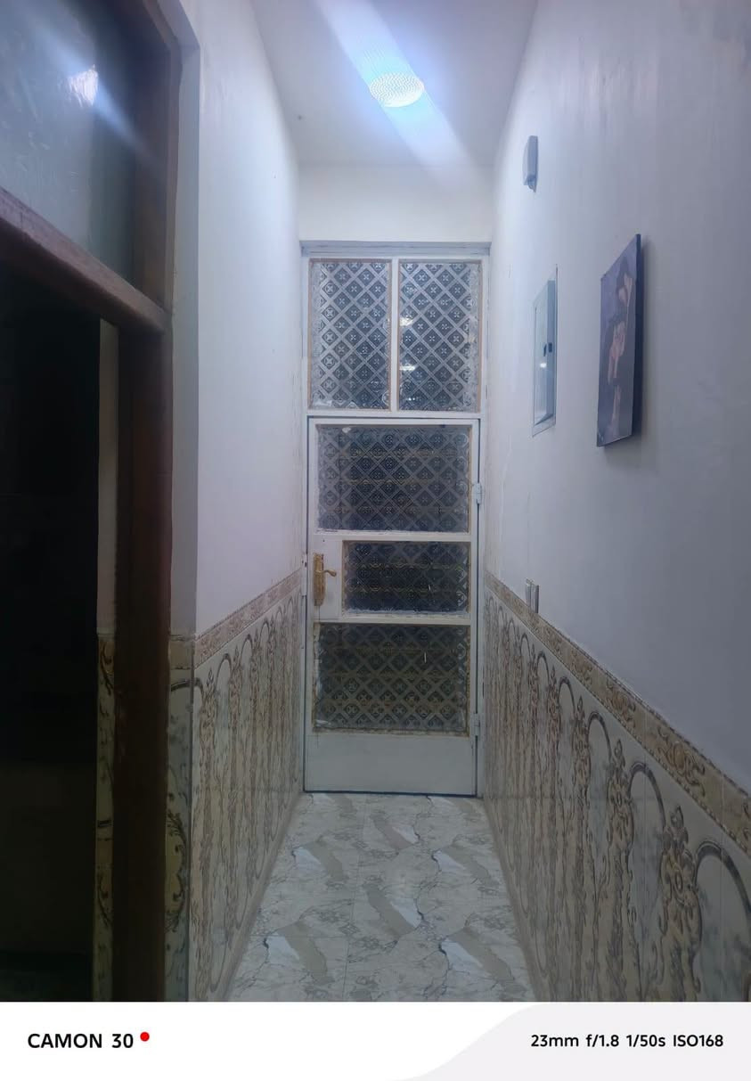 يالله سلام عليكم دار للبيع بغداد المدائن منطقه الحضاريه مقابل مركز شرطة المدائن زراعي خدمات كامله تبليط كهرباء ماء المساحه ١٠٠ متر يتكون الدار من غرفة نوم ستقبال مسلك صاله مطبخ صحيات داخلية خارجيه بناء حديث السعر ٥٠ وبي مجال للاستفسار الاتصال على الارقام *********** أو *********** وات ساب
