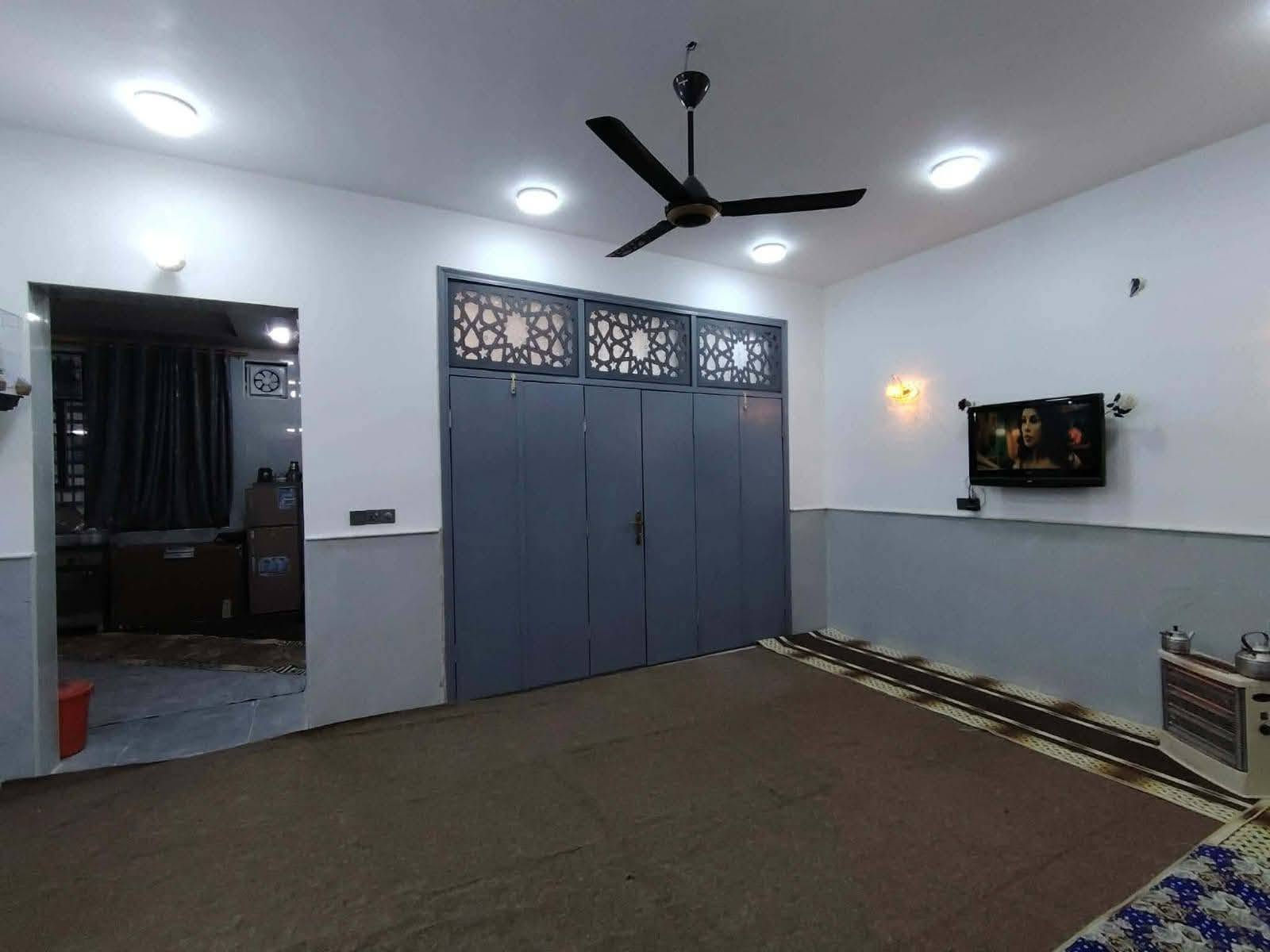 🏡دار للبيع🏡مكتب النجف عمود 282
المساحة:200 متر مربع
عدد الطوابق:طابقين
نوع السند:#طابو_زراعي_سند_٢٥_أقرار

تفاصيل الطابق الأول:
غرفتين
صالة
مطبخ 
صحيات عدد 2
استقبال
كراج كبير/مكشوفه 2

تفاصيل الطابق الثاني:
غرفتين + سويتات (كل غرفة بحمام)
صالة
سطح
مطبخ شتايكر

الميزات:
ماء
كهرباء
قريب من: سوق/مدارس/تبليط #عرض_20

الموقع:🏡 (#توجد_جميع_المساحات)
نجف/شارع الصب عمود 282
شارع جسر الشهداء
 #ملاحضه_يبعد_عن_الجسر90متر
