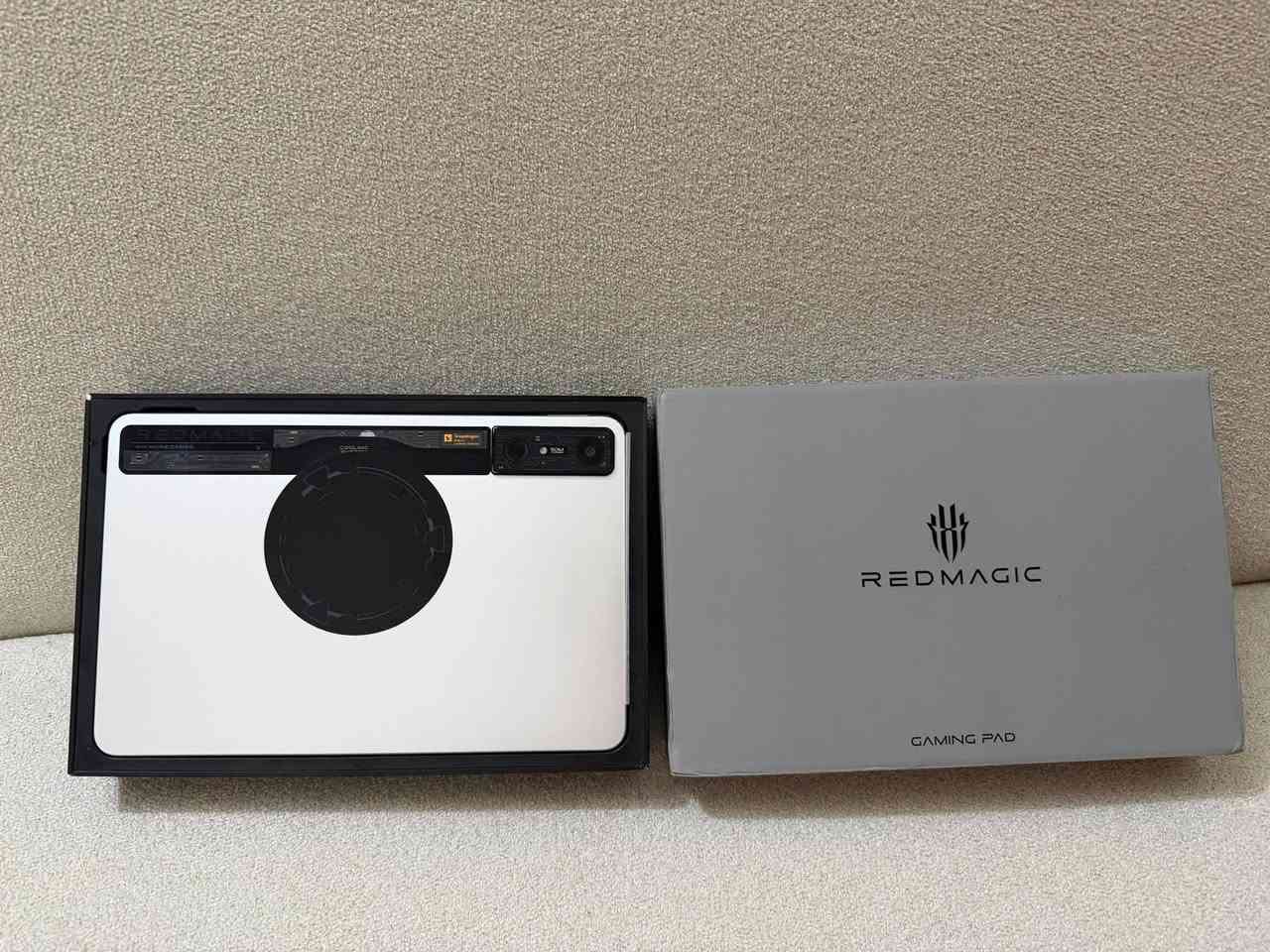 🔥 للبيع iPad RedMagic Pro 🔥
💾 الذاكرة: 512GB

🧠 الرام: 16GB

⚡ المعالج: أداء قوي جداً ومناسب للألعاب والاستخدام الثقيل

🎮 شاشة سريعة جداً وممتازة للگيمينگ

🔊 سماعات ستيريو بصوت قوي وواضح

🔋 بطارية قوية للاستخدام الطويل

❄️ تبريد مخصص للألعاب ويحافظ على الأداء أثناء اللعب

📌 استعمال شهر واحد فقط

✨ النظافة: ولا أروع، مثل الجديد

📦 الكارتون والملحقات كاملات ويا الجهاز

😍 وحتى الكارتون مابي شخط، يعني من تشوفه تحسّه طالع من المحل هسه!

الجهاز مناسب جداً للألعاب، المونتاج، الدراسة والاستخدام الثقيل 💯

💰 السعر:895.000 وبي مجال

📍 المكان : النجف

للتواصل. : ***********
