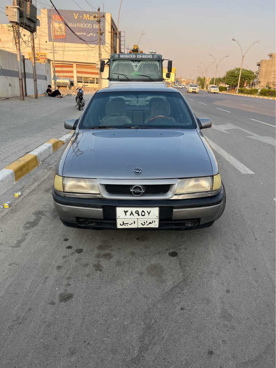 سلام عليكم 
اوبل موديل ١٩٩٢
حجم ١٨
بدون ضرر 
تايرات جديد 
كهرباي كلة شغال 
سقف سلايت 
قفل مركزي 
كير محرك شرت 
سيارة مال جناي جاهز 
سعر 35بيها مجال 
*********** كركوك, العراق
