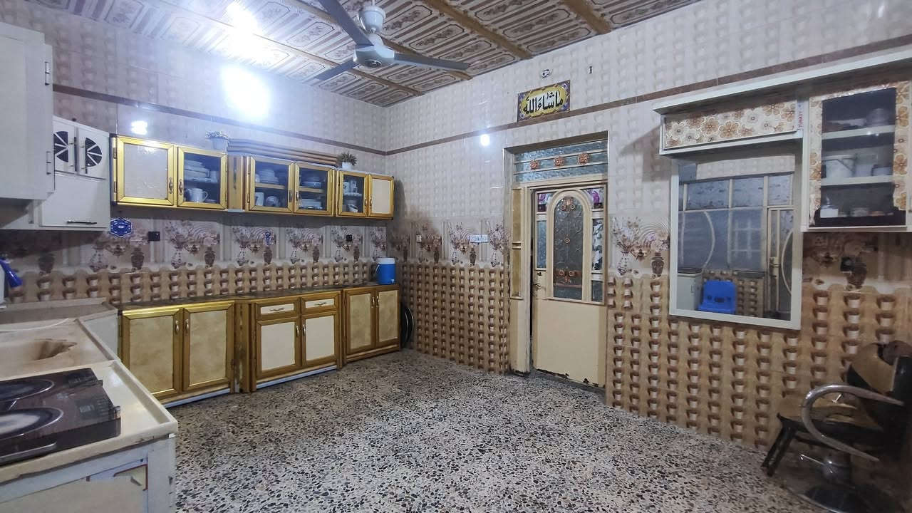 بسم لله الرحمن الرحيم
بيت للبيع
مساحة البيت 200م
طابو 
ارتفاع البناء 3متر وربع 
البيت كله كاشي ما عده الاستقبل بورسلاين
بناء نهاية 2018
البيت متكون من 
الطابق الاول 
2غرف 5×4
صاله 8×4
حمام داخلي 2×ونص
مطبخ حار 2×ونص
مطبخ بارد 6×4
استقبال 7×4
ساحه. سيراميك 
وحديقه 2×2 
الطابق الثاني 
غرفتين  هم 5×4 معكودات
مكان البيت ميسان القادسيه خلف مدرسة ابن الهيثم 
بيت نضيف كلش [ سعرا 105] وقابل لتفاوض.شي قليل
*********** تواصل واتساب واتصال
