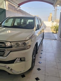 لندكروزر بريمي • ٢٠١٧ • رقم بغداد