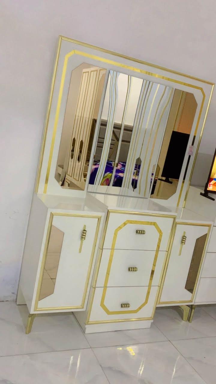 غرفه نوم تركيه مستخدمه نضيفه حيل 9 قطع للبيع الاستفسار واتساب ع الرقم ***********
