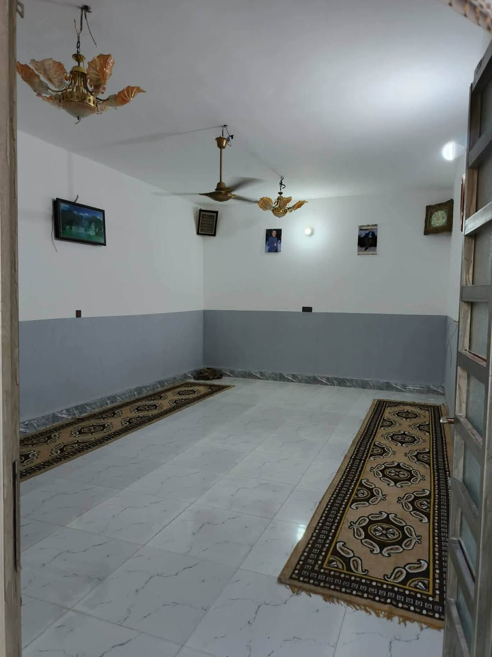 طريق نجف كربلاء • ٢٠٠م • مؤثثة